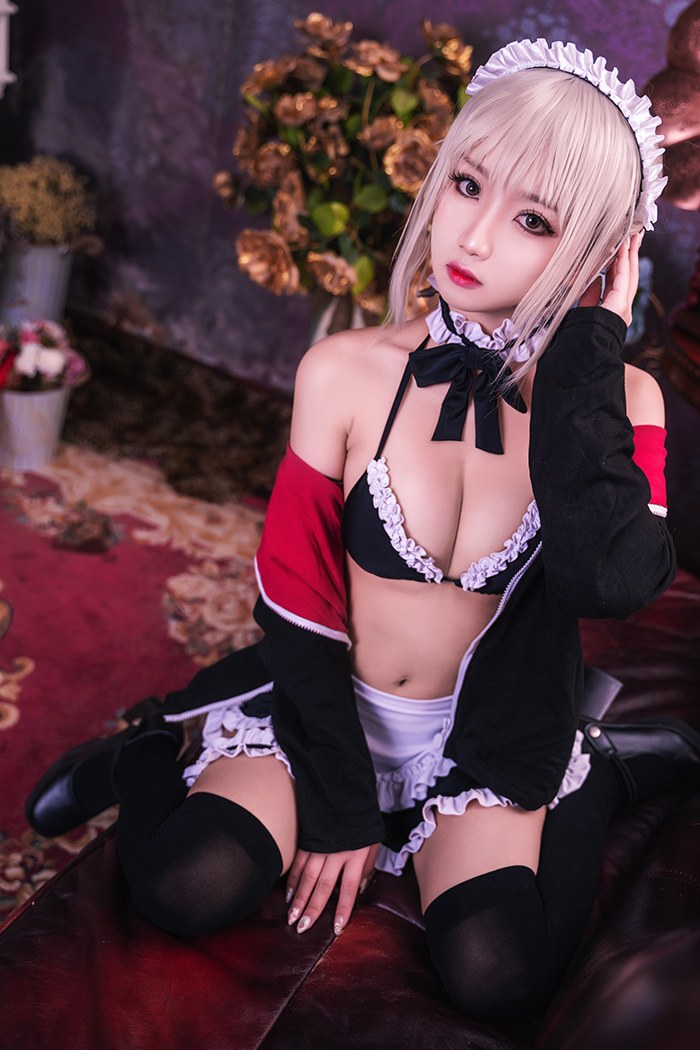 性感女仆鬼畜瑶半身赤裸为您服务