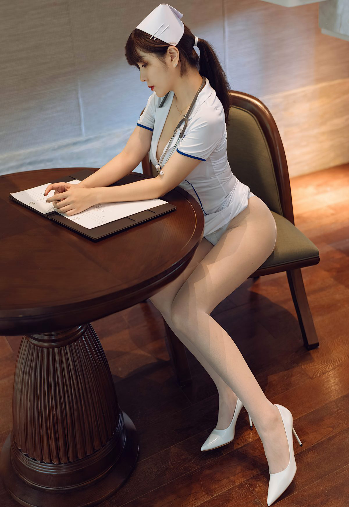 王雨纯2021性感护士装诱惑白丝丰满微胖美少妇