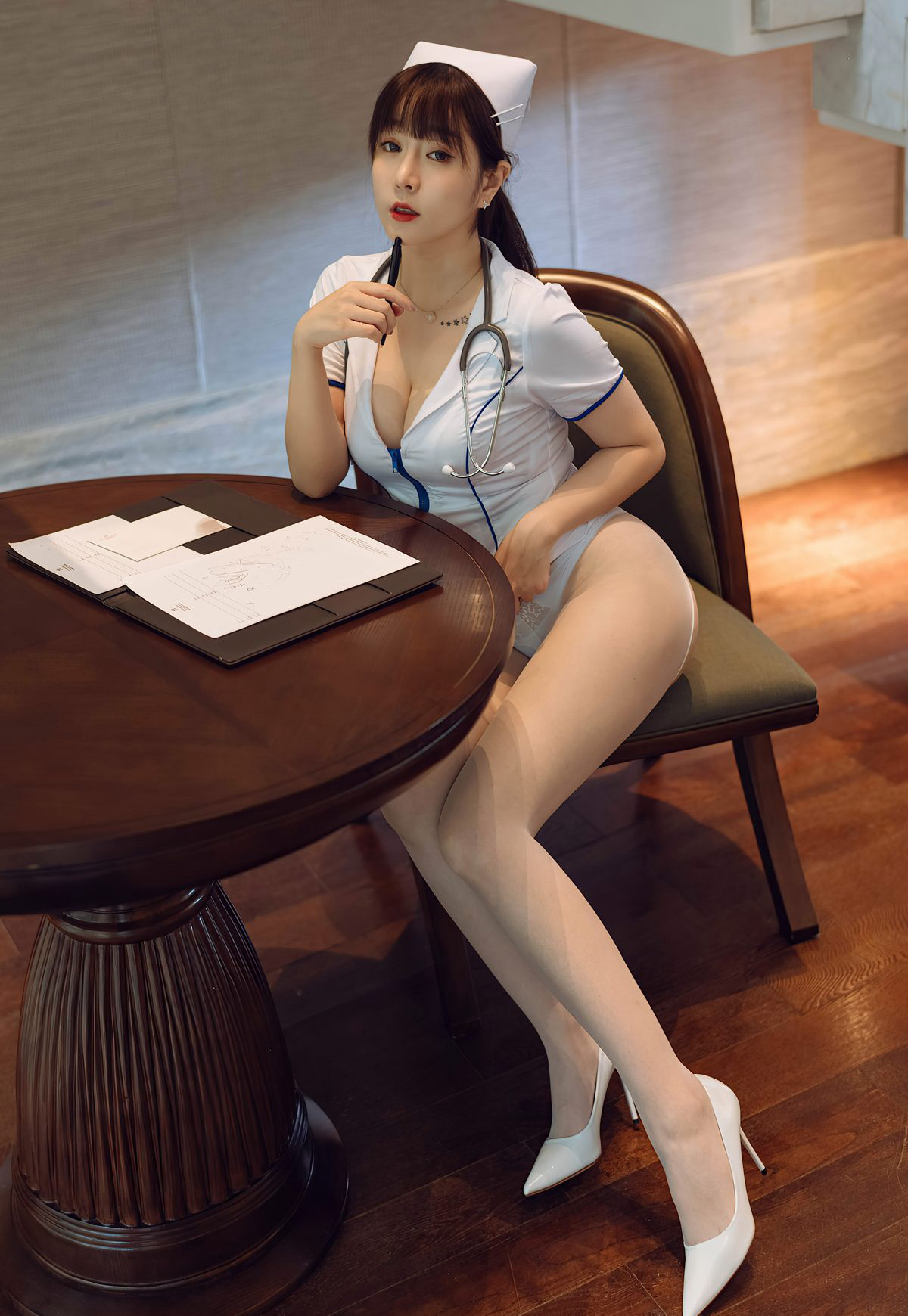 王雨纯2021性感护士装诱惑白丝丰满微胖美少妇