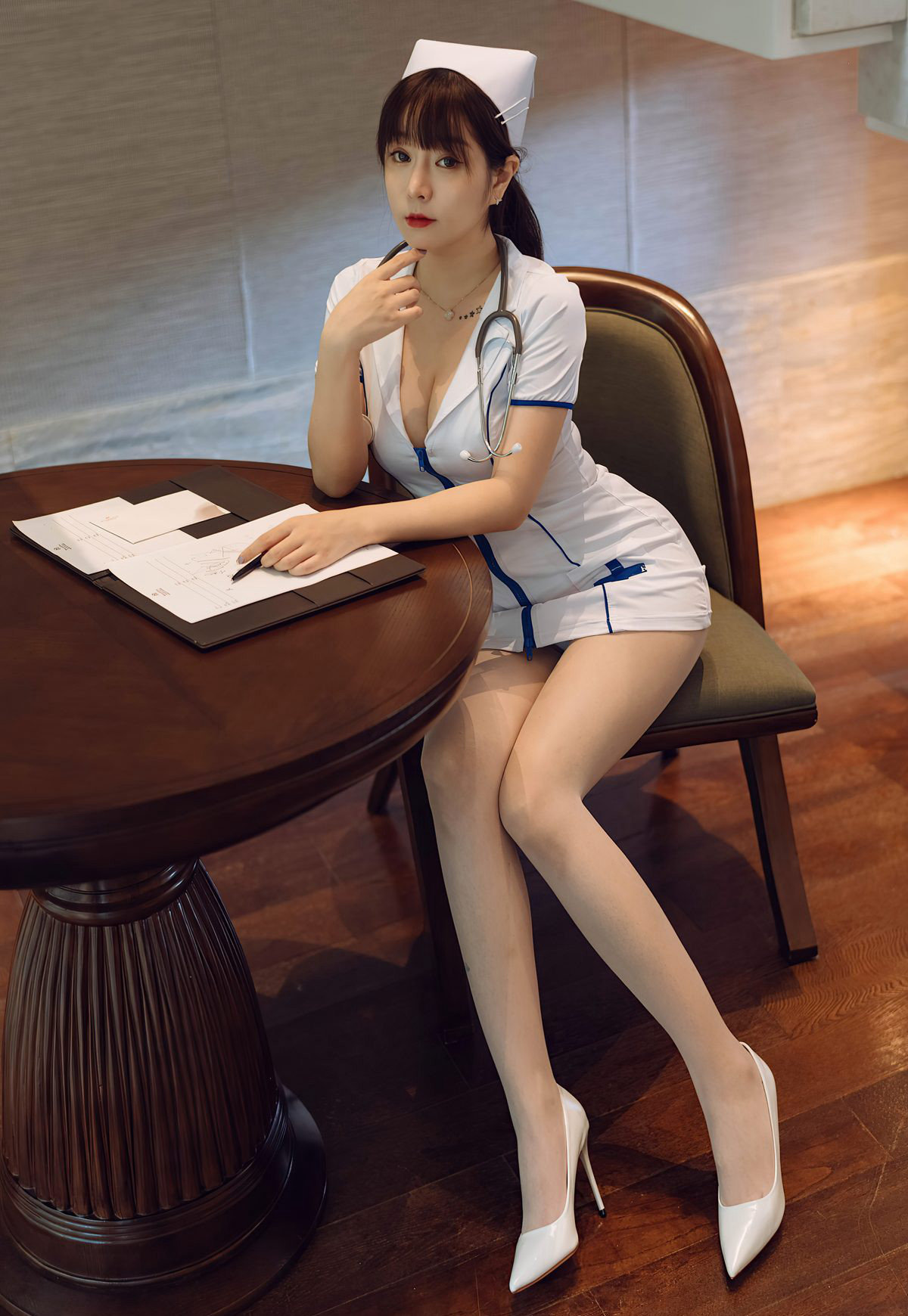 王雨纯2021性感护士装诱惑白丝丰满微胖美少妇