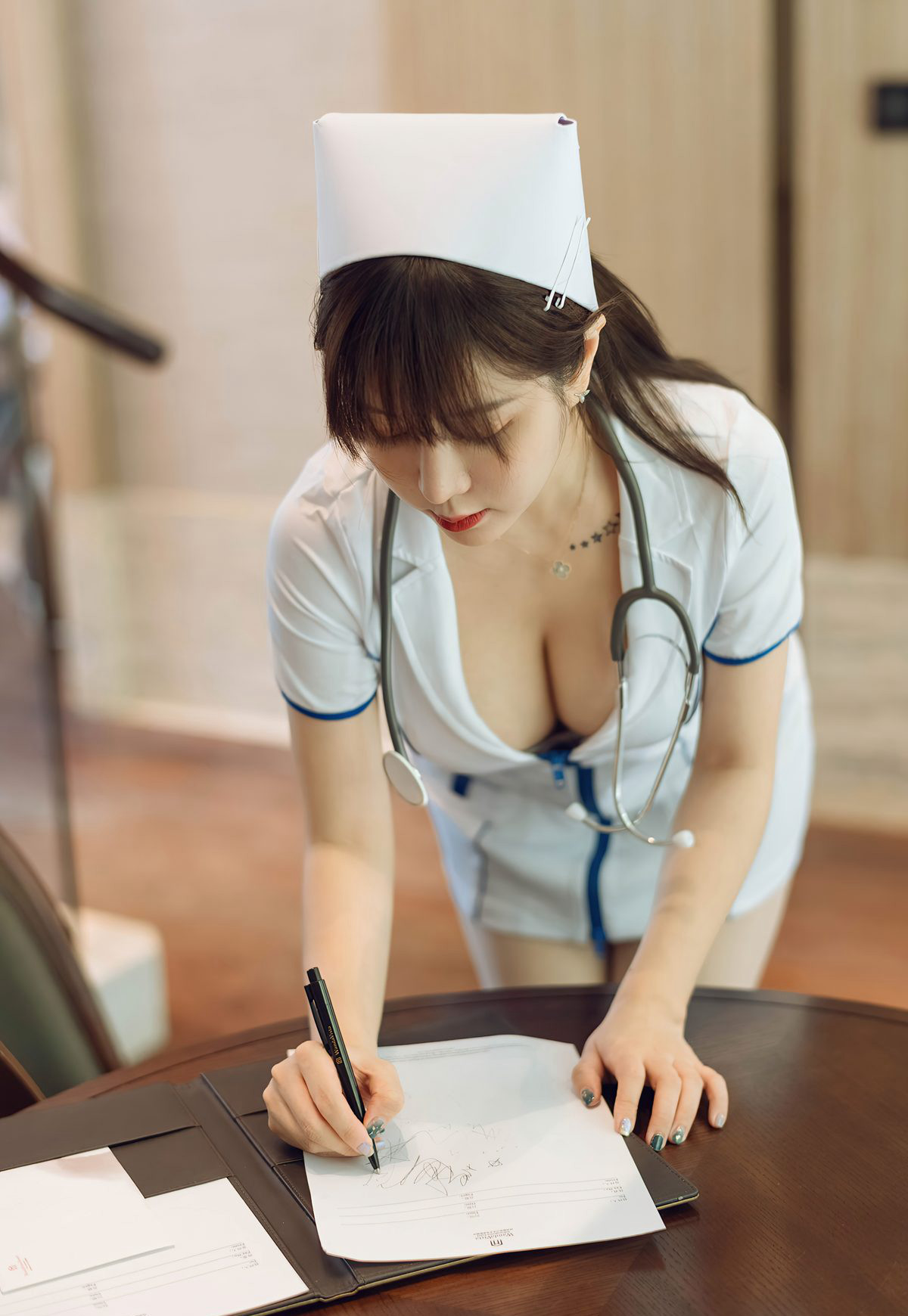 王雨纯2021性感护士装诱惑白丝丰满微胖美少妇