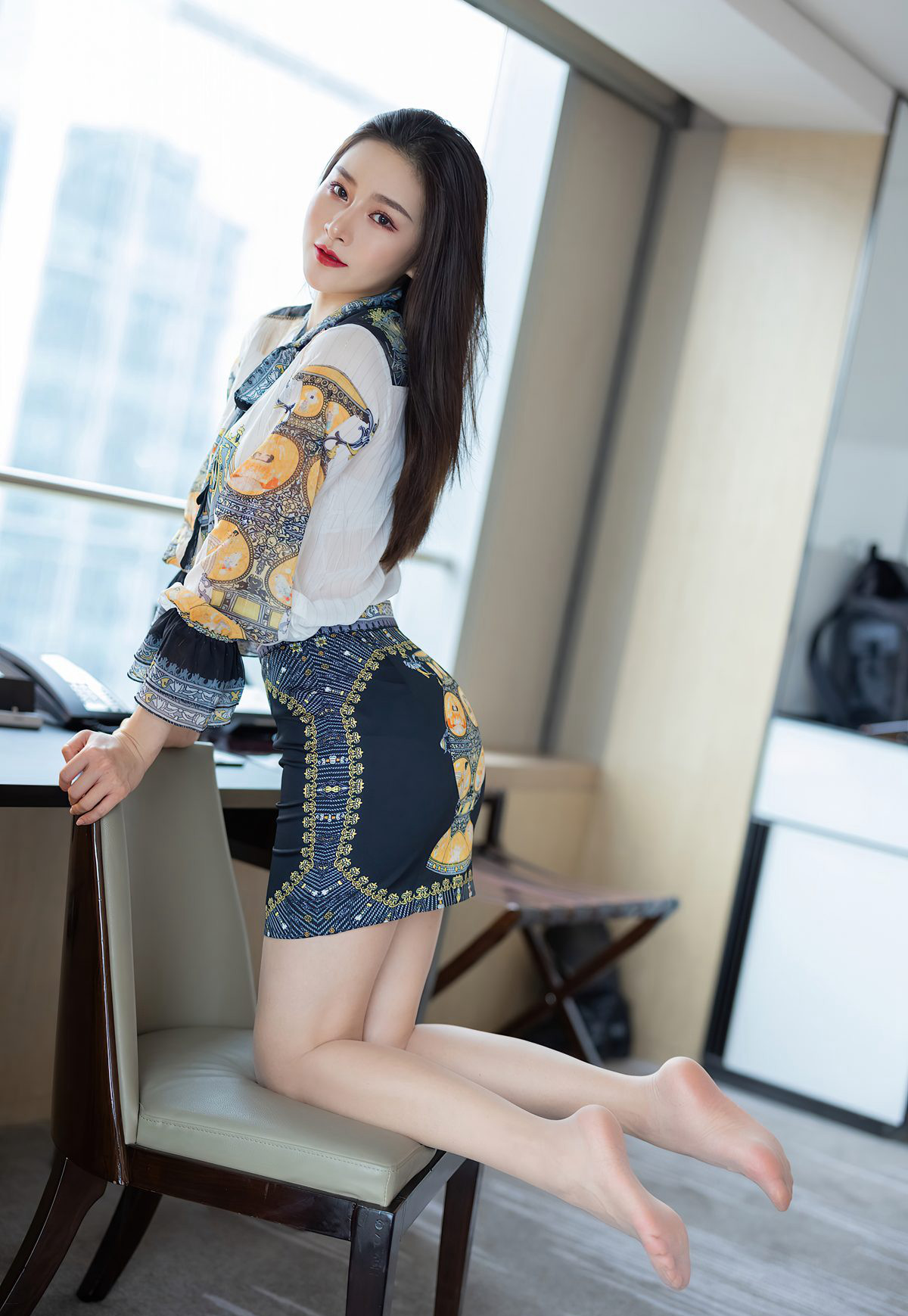 爱蜜社女神Vanessa2021肉色丝袜美腿性感内衣诱惑白嫩身材