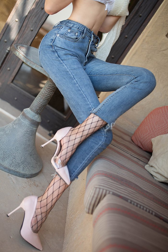 唯美女神陆萱萱黑丝网袜尽态极妍