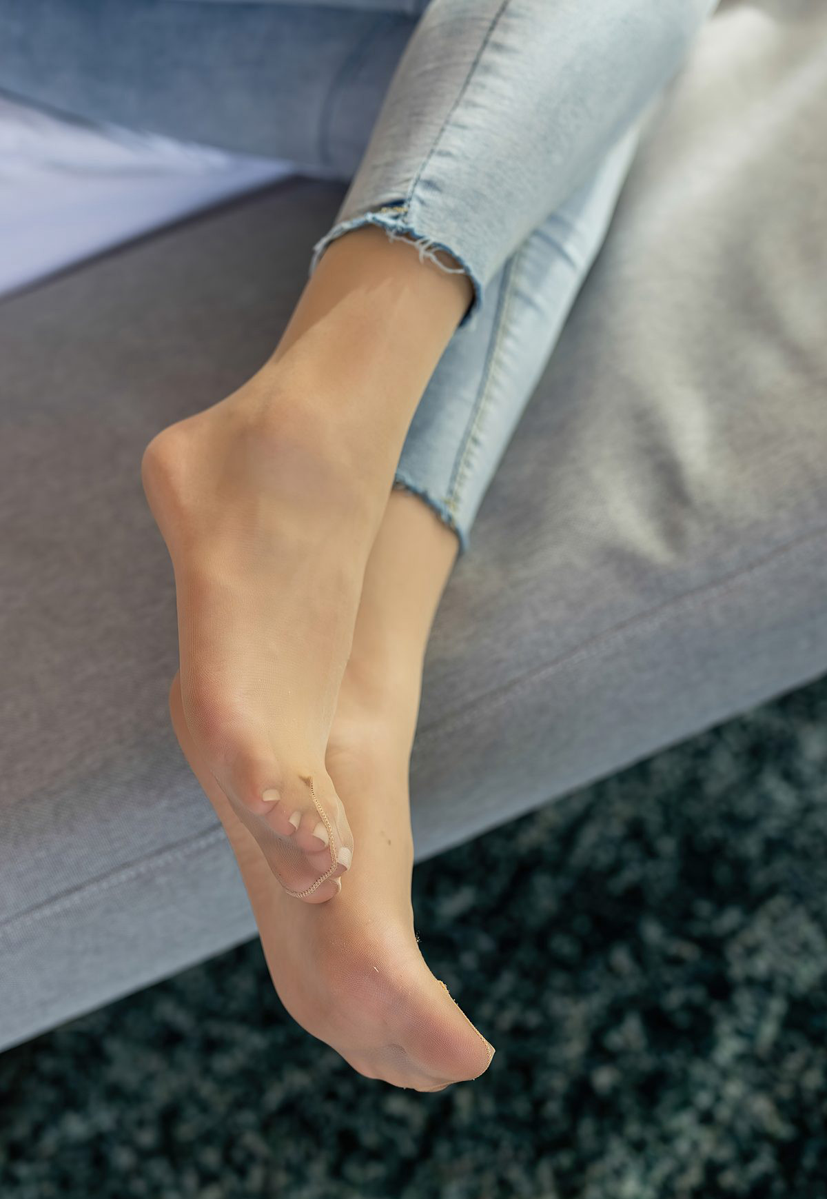 爱蜜2021九月生性感比基牛仔裤丰满嫩白丁字裤肉丝袜写真