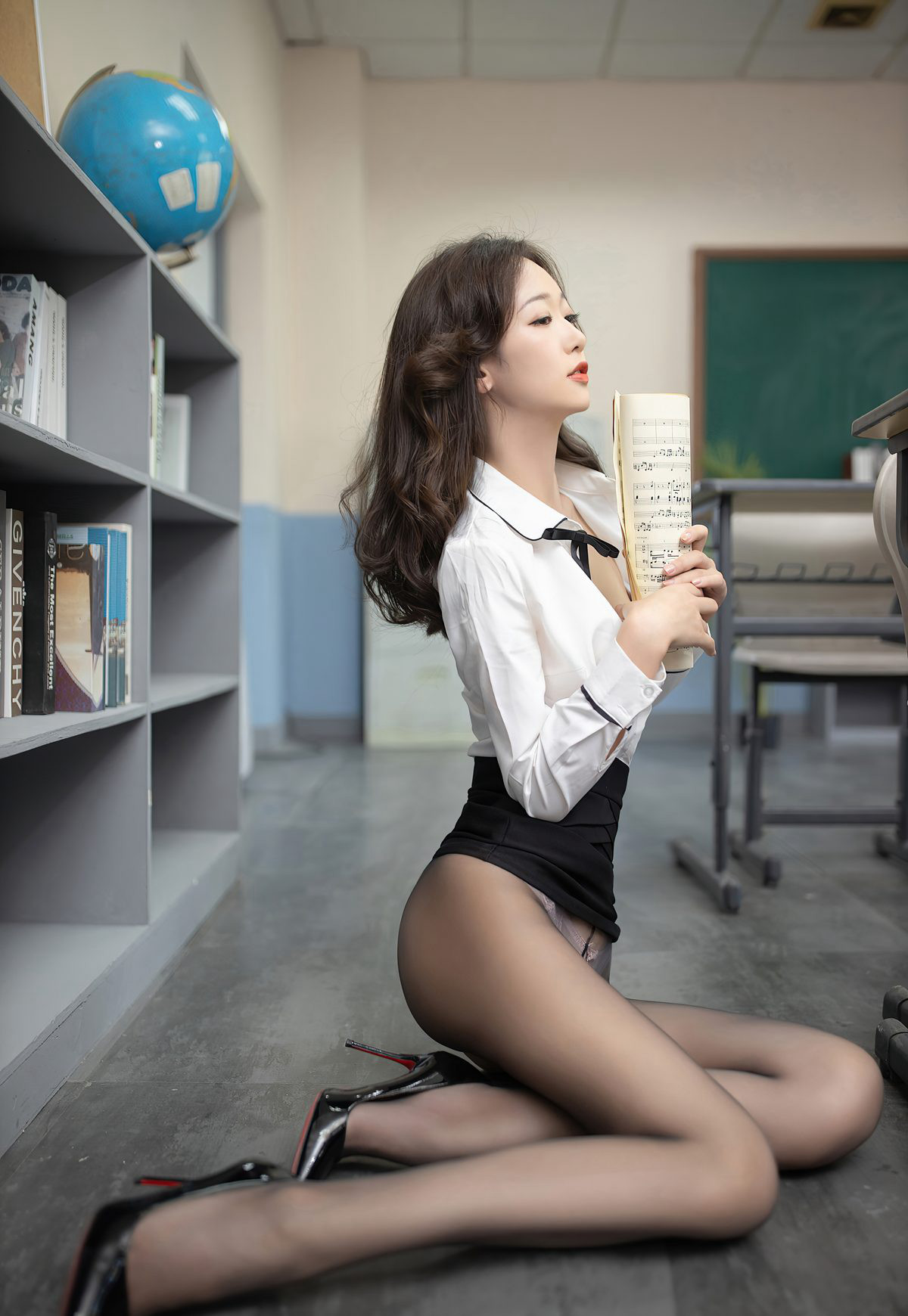 性感老师制服诱惑黑丝高跟美女唐安琪性感撅臀风骚