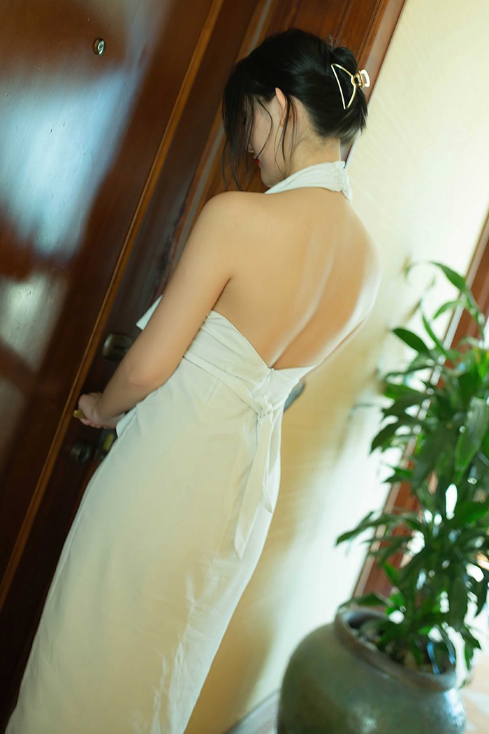 性感代言阿朱性感肉丝美脚夺人魄