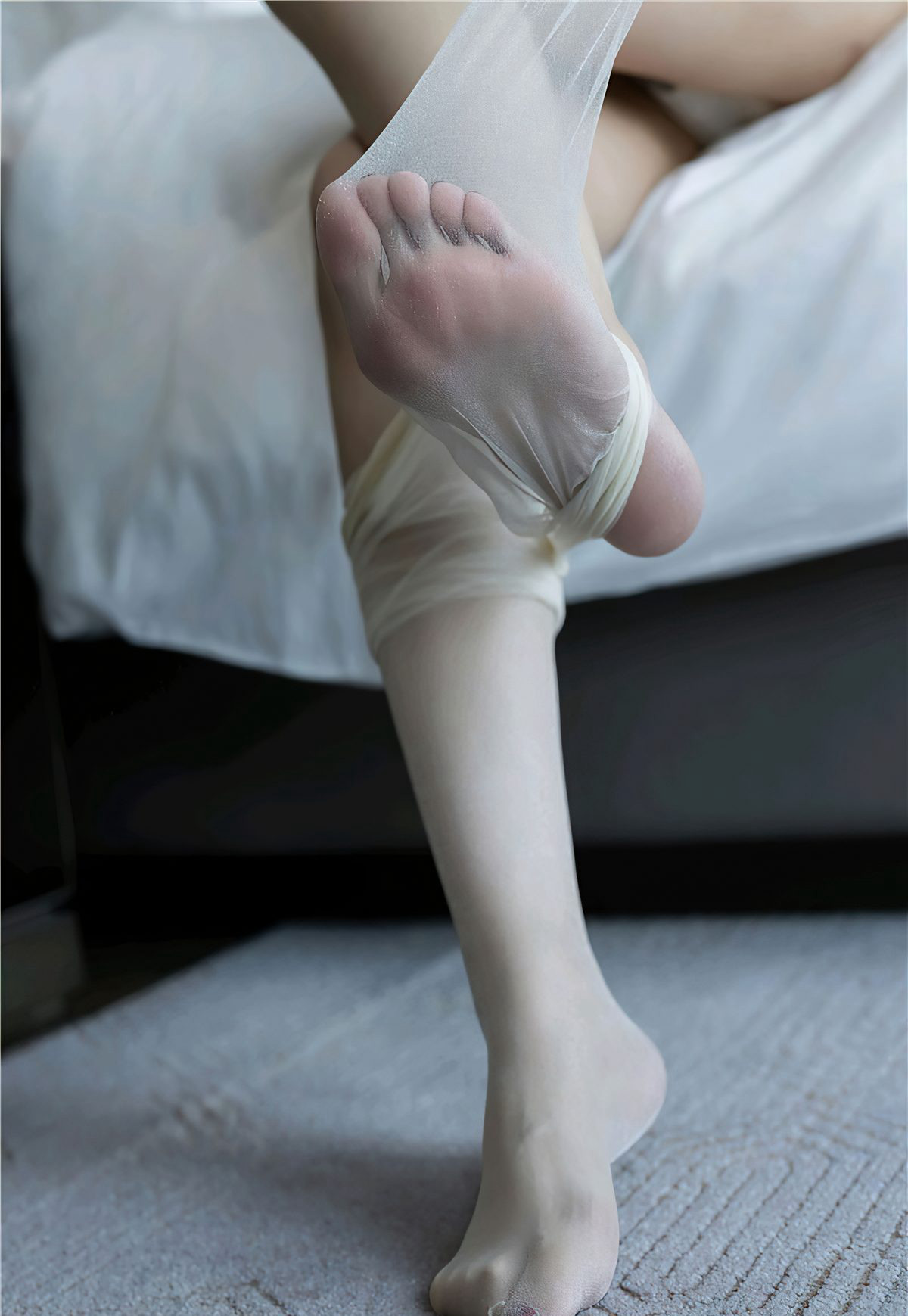 爱蜜社性感女神Angela小热巴性感蕾丝内衣诱惑肉丝美腿