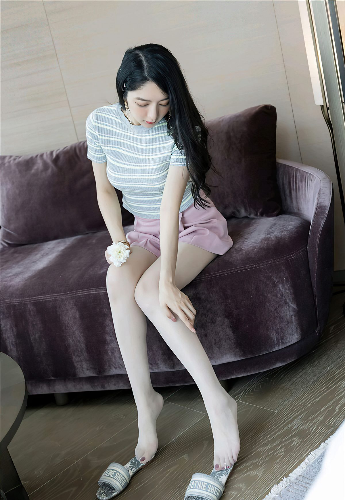 爱蜜社性感女神Angela小热巴性感蕾丝内衣诱惑肉丝美腿