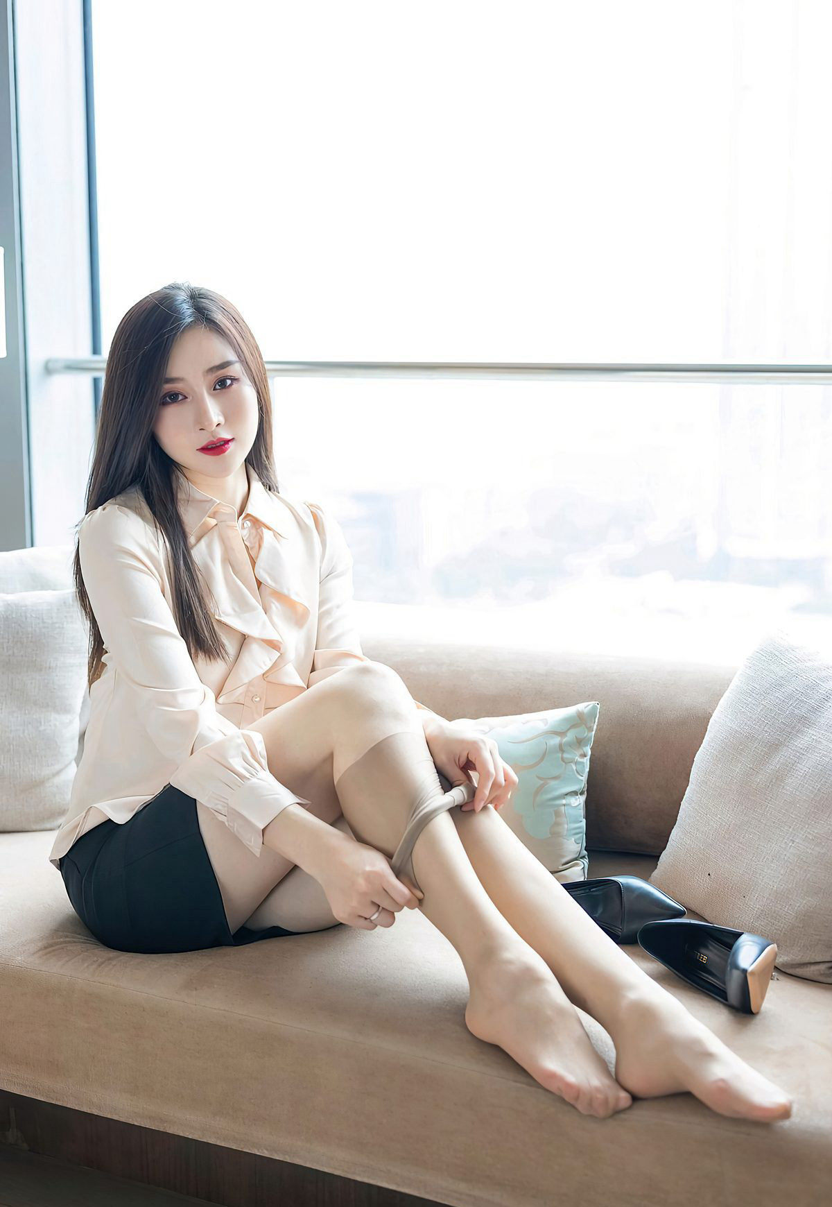 爱蜜社美少妇Vanessa性感肉丝玉足高跟性感美臀诱惑姿势