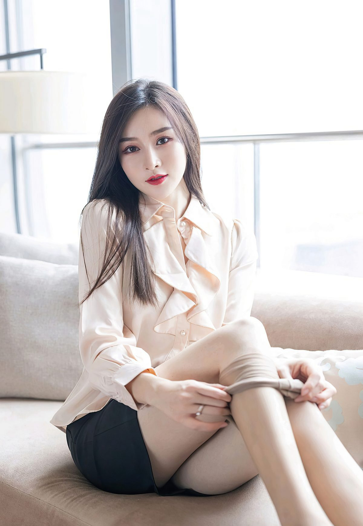 爱蜜社美少妇Vanessa性感肉丝玉足高跟性感美臀诱惑姿势