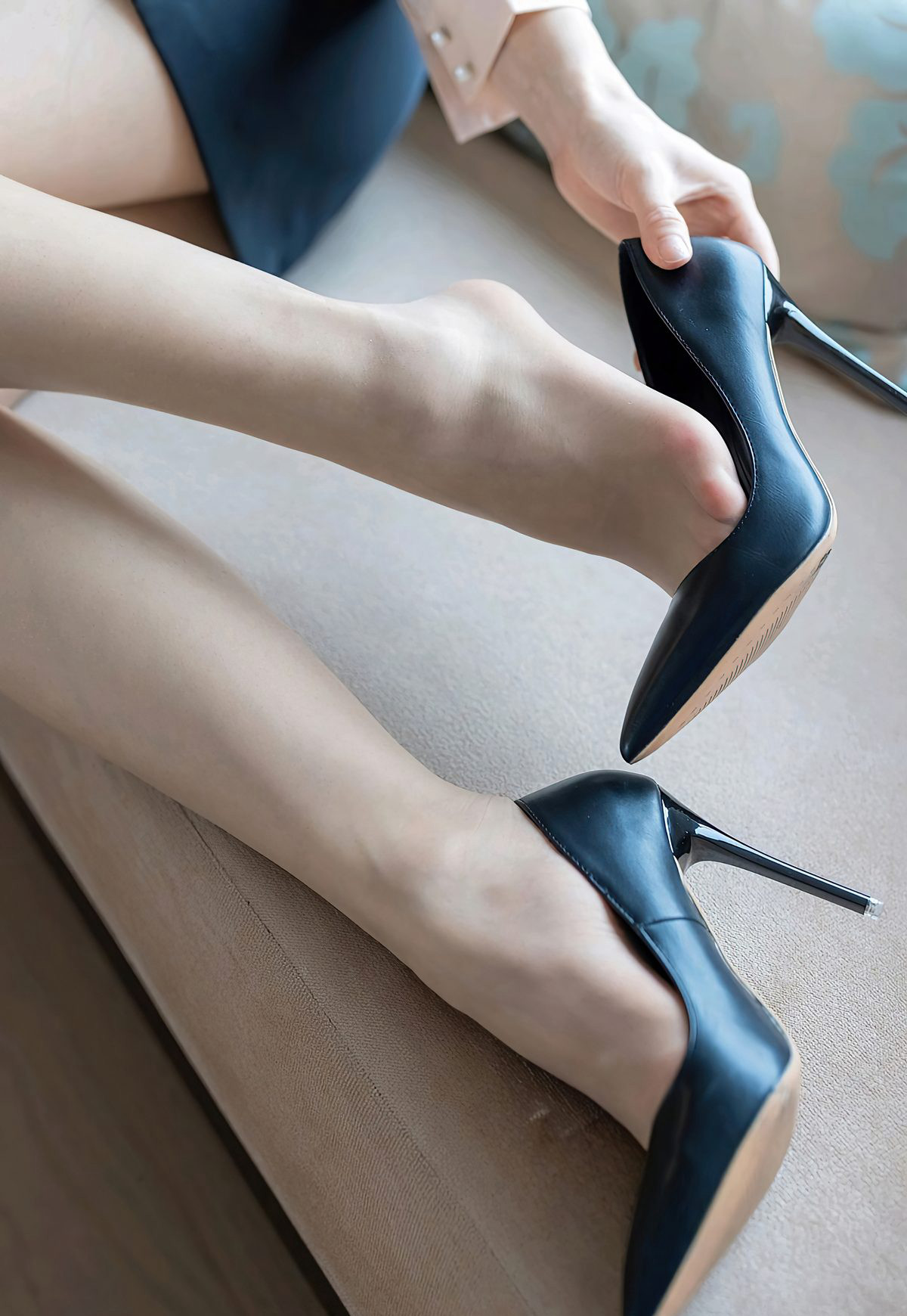 爱蜜社美少妇Vanessa性感肉丝玉足高跟性感美臀诱惑姿势