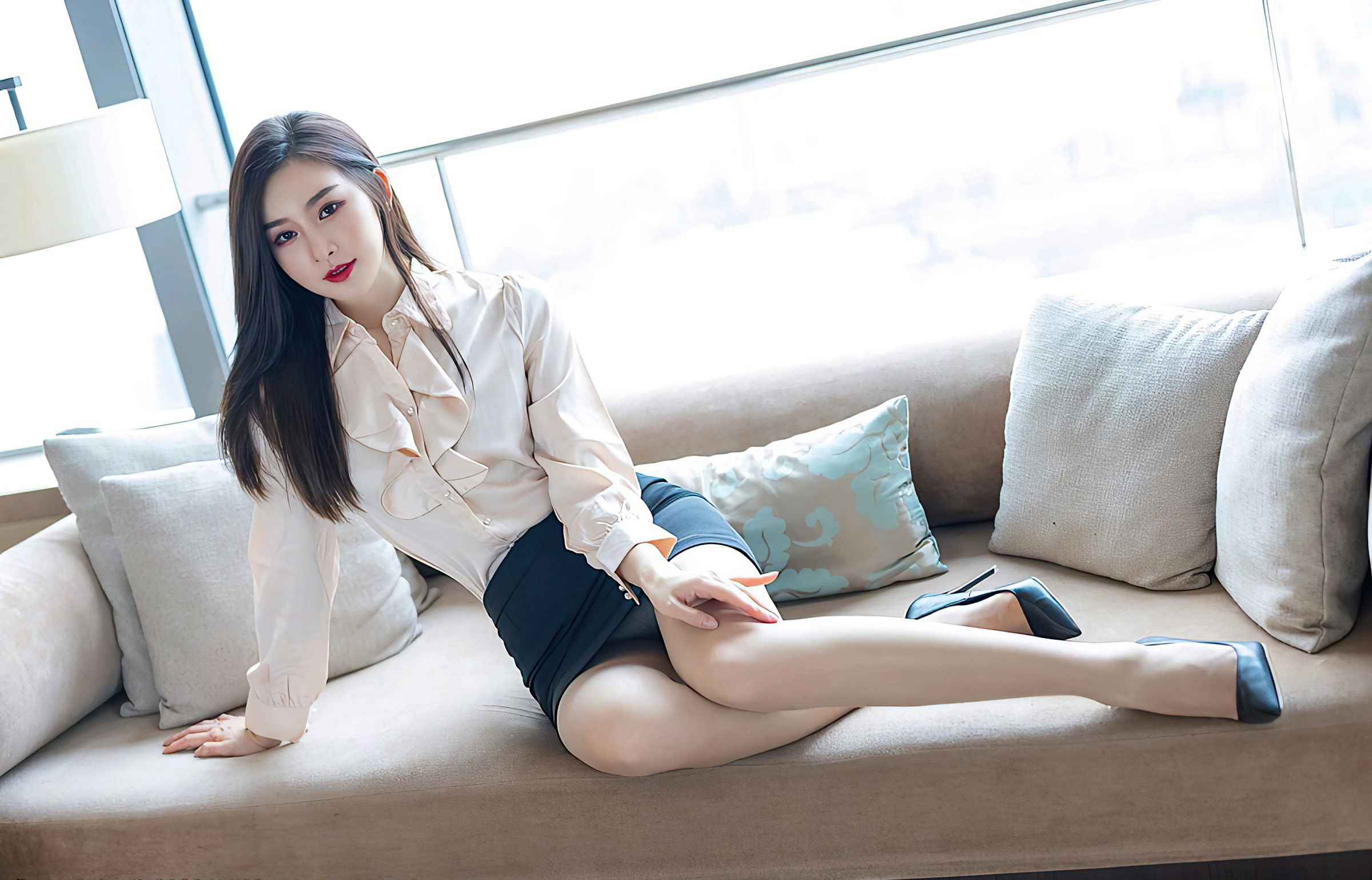 爱蜜社美少妇Vanessa性感肉丝玉足高跟性感美臀诱惑姿势