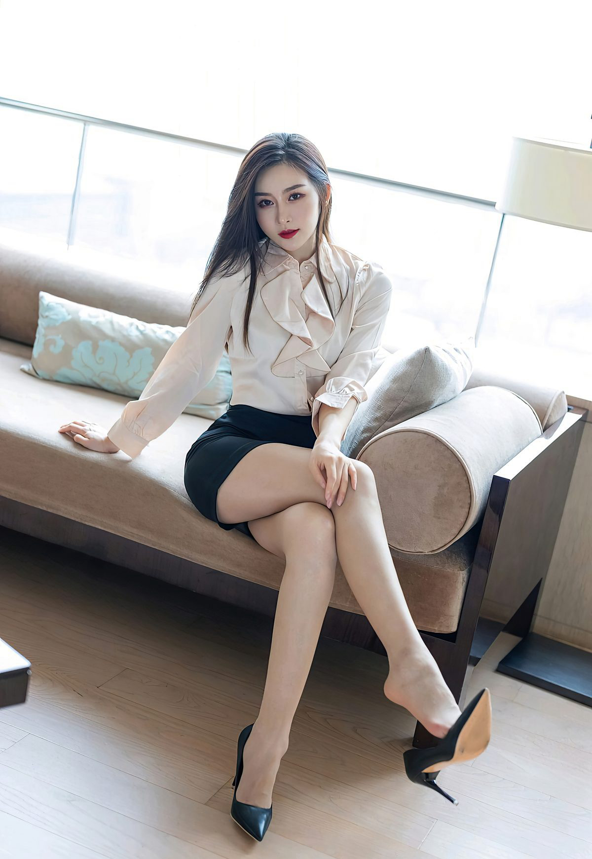 爱蜜社美少妇Vanessa性感肉丝玉足高跟性感美臀诱惑姿势