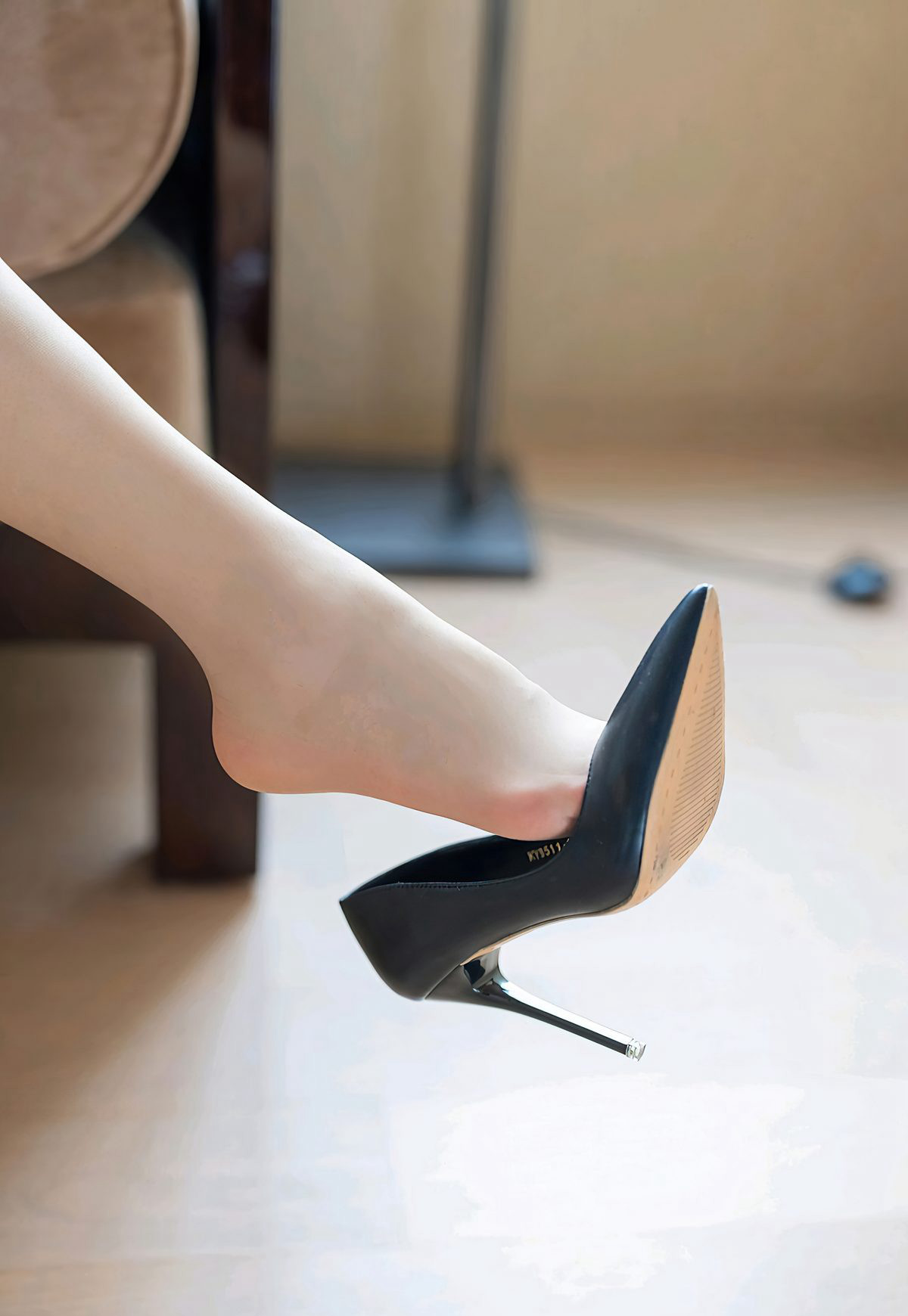 爱蜜社美少妇Vanessa性感肉丝玉足高跟性感美臀诱惑姿势