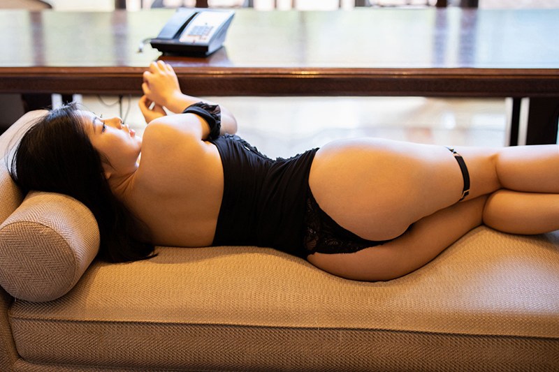 丰腴美人娜露豪情巨乳娇喘中露出