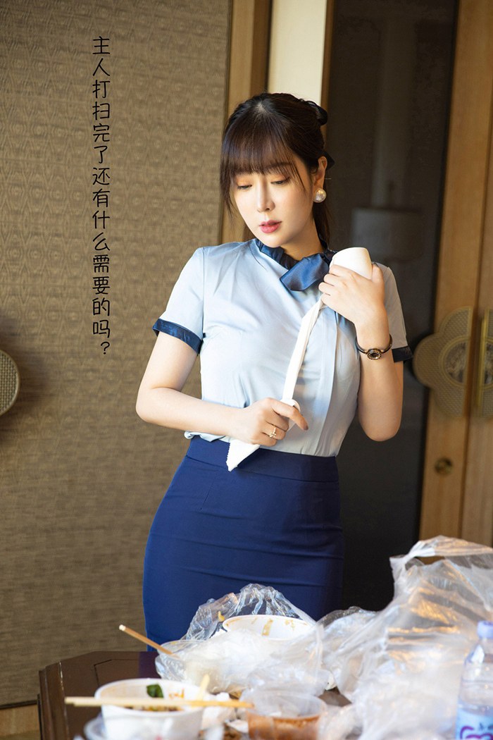 美女管家王雨纯黑丝短裙惨遭调教