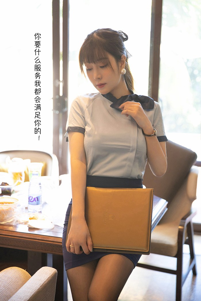 美女管家王雨纯黑丝短裙惨遭调教