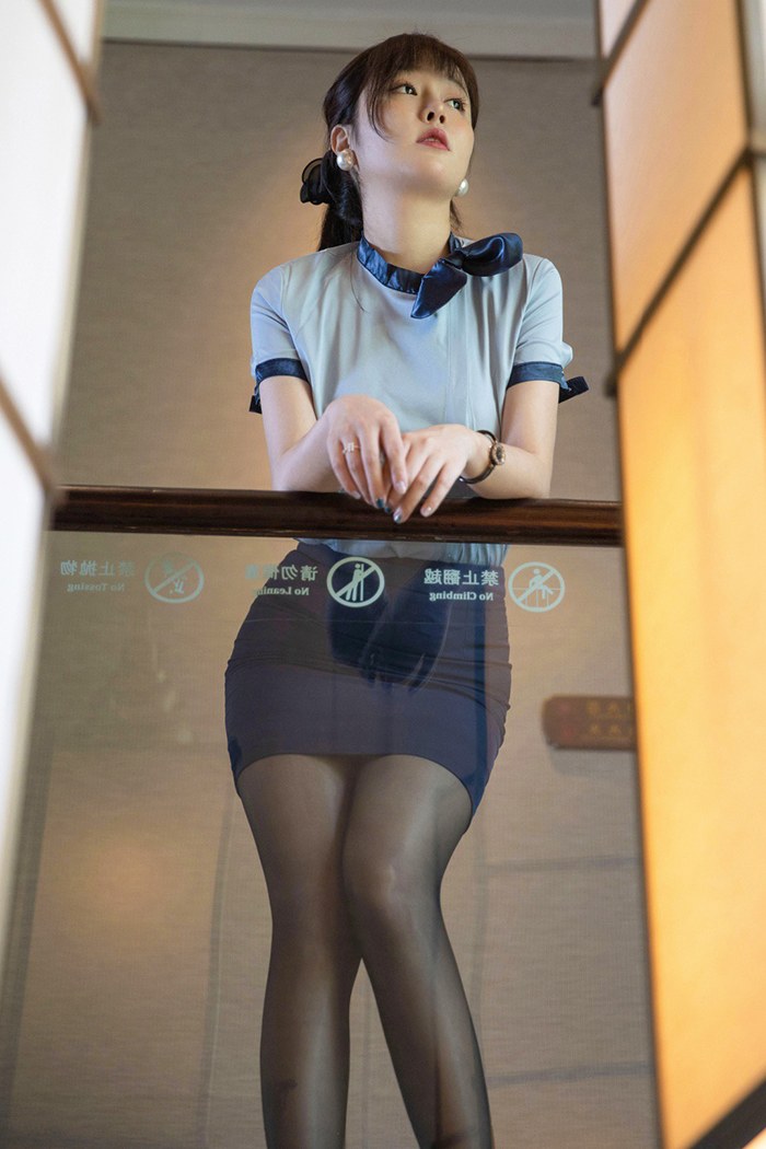 美女管家王雨纯黑丝短裙惨遭调教