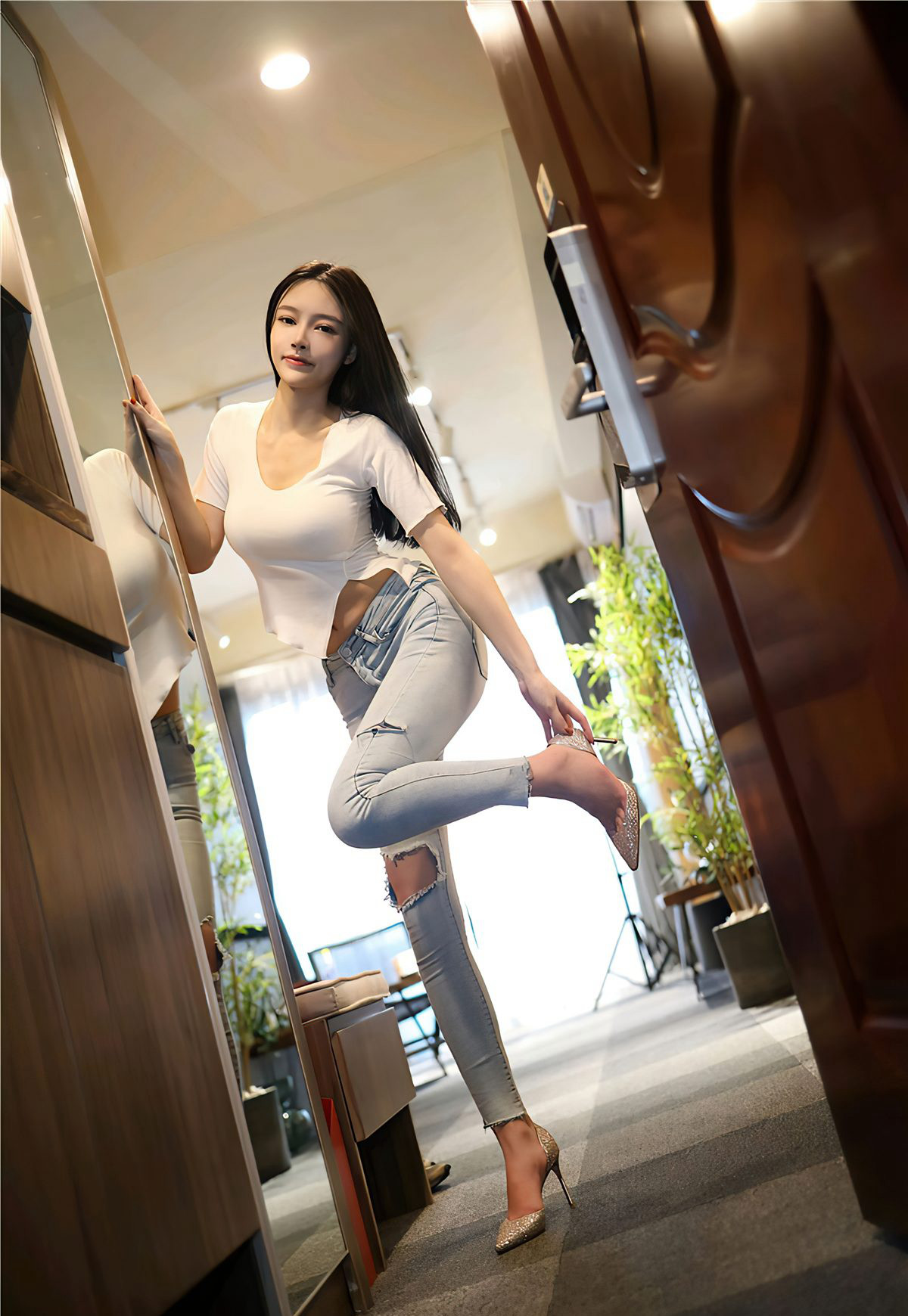 唐琪儿2021性感紧身牛仔裤诱惑翘臀撅臀诱惑套图写真