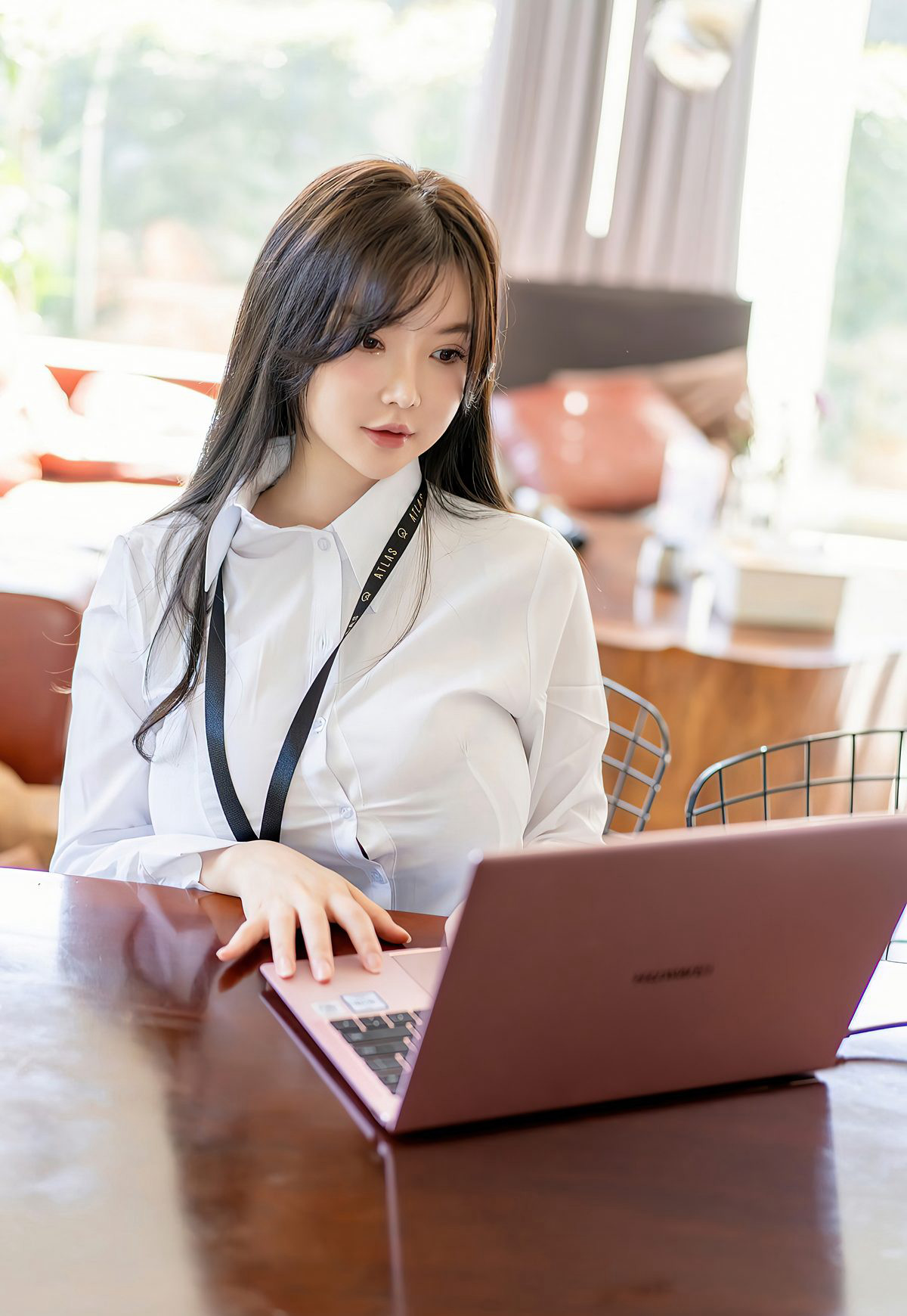 糯美子2021办公室里的诱惑制服黑丝性感屁股翘臀美少妇