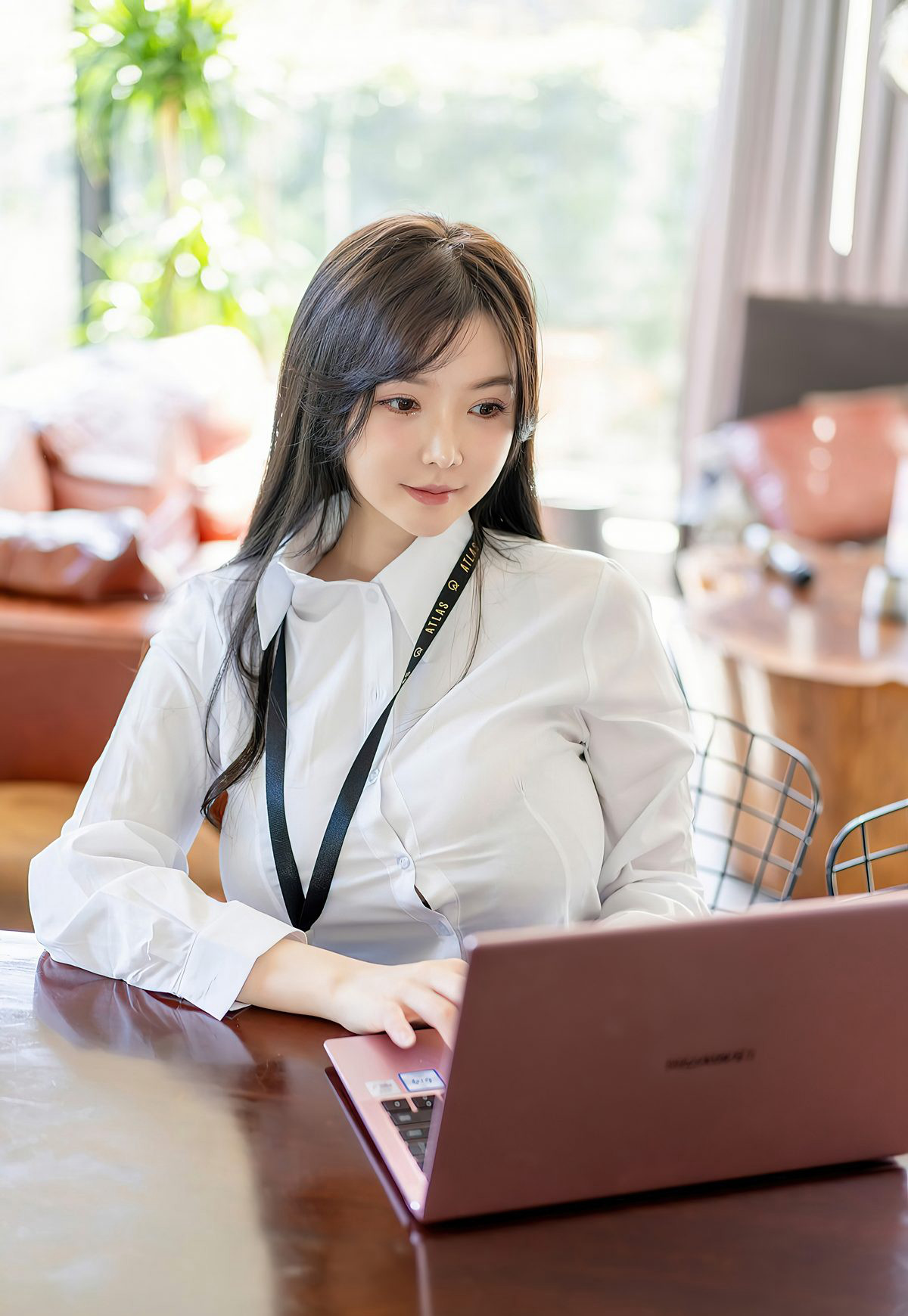 糯美子2021办公室里的诱惑制服黑丝性感屁股翘臀美少妇