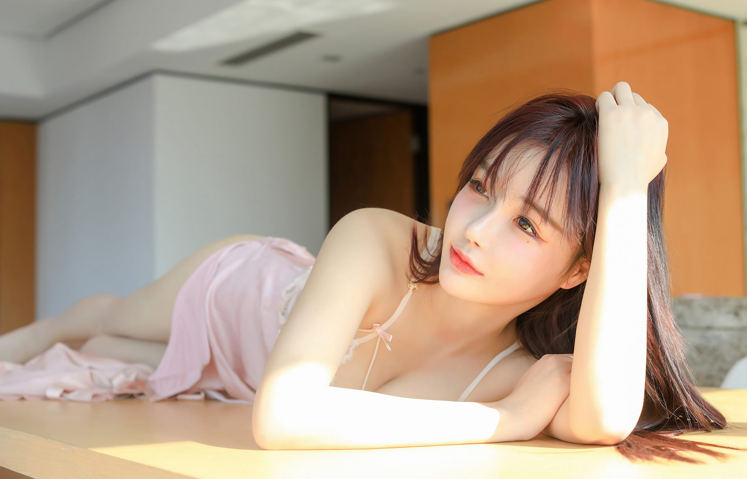 南初妹妹极品粉嫩睡衣白嫩大胸诱惑清新美腿玉足2021最新写真