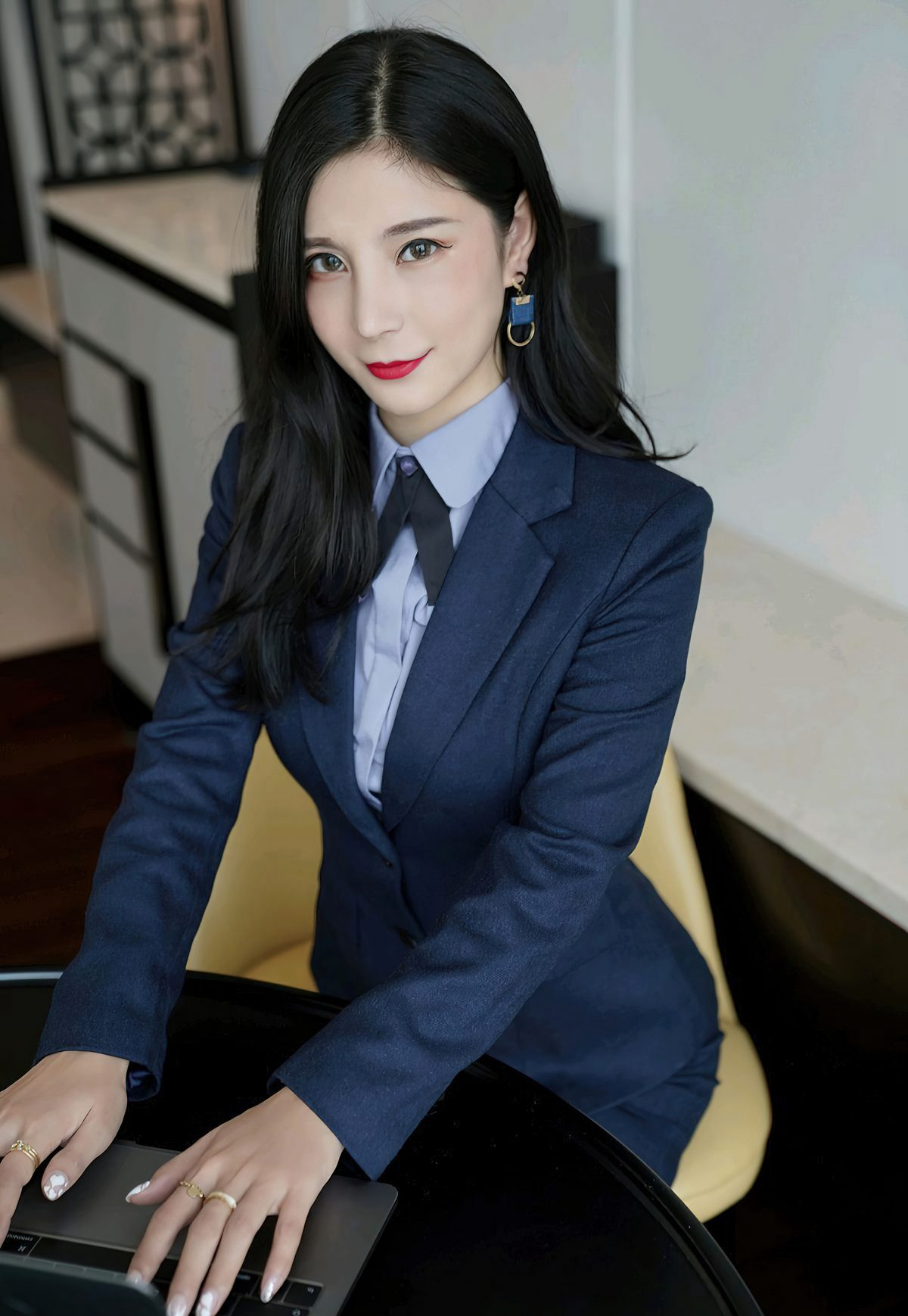 小蛮妖脱肉丝袜高跟制服诱惑2021爱美女祝大家新年快乐