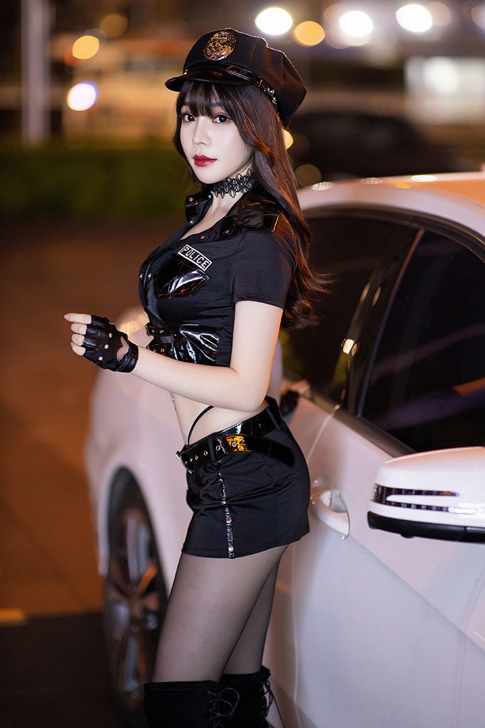 美女警花芝芝短裙黑丝惨遭激情调教