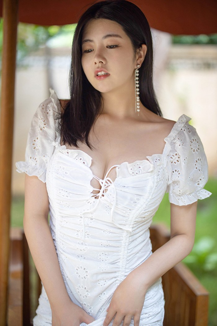 觅心天使娜露绝色深沟双手托豪乳