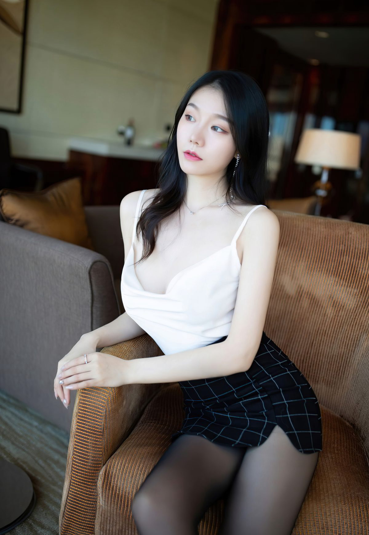 安然Maleah白嫩美少妇黑丝袜诱惑撅臀姿势风骚进入