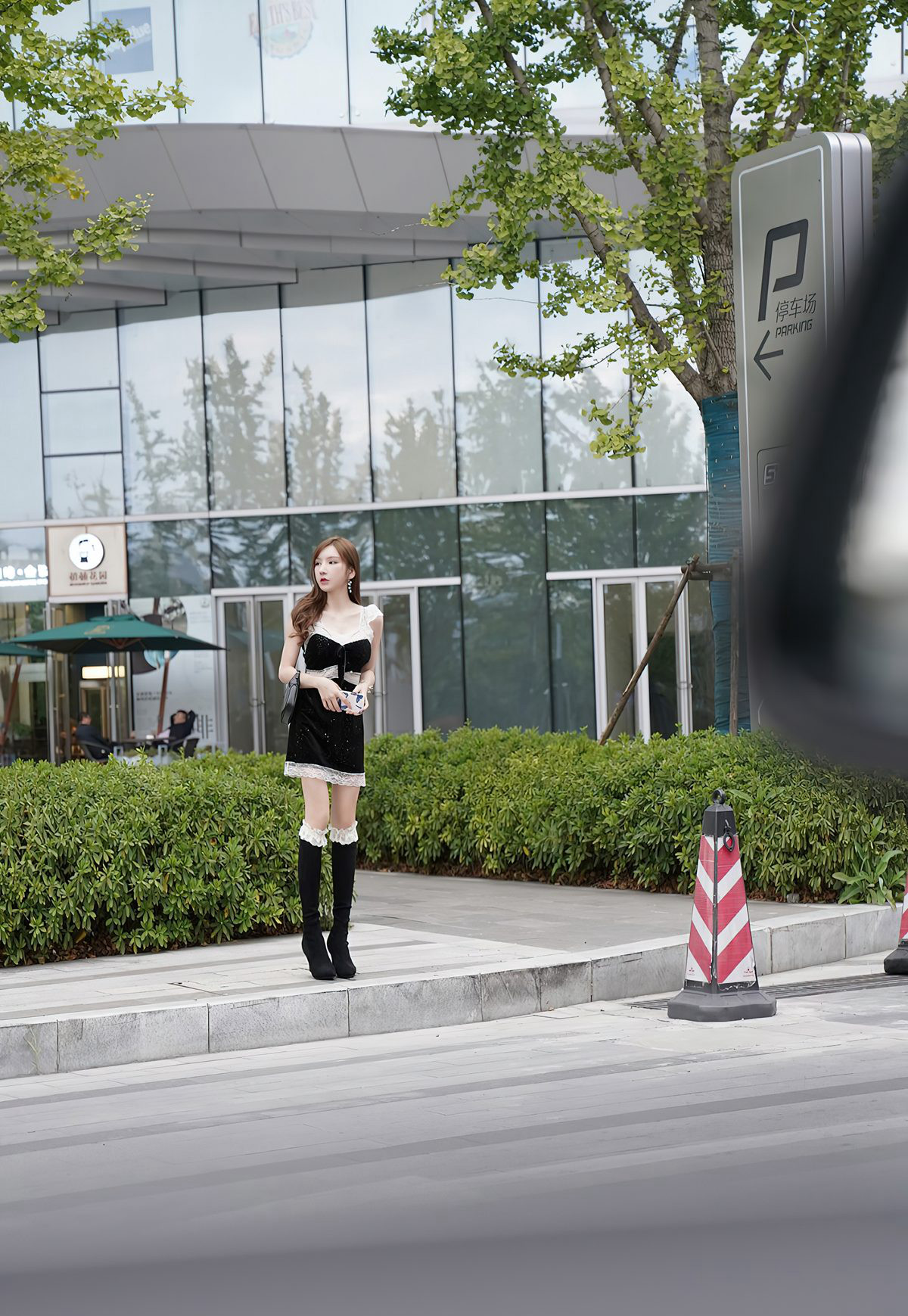 周于希Sandy2021最新车内风骚姿势性感美腿黑丝高清玉足