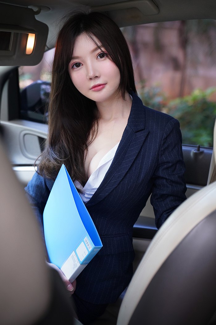 绝色车模糯美子白皙巨乳蠢蠢动人