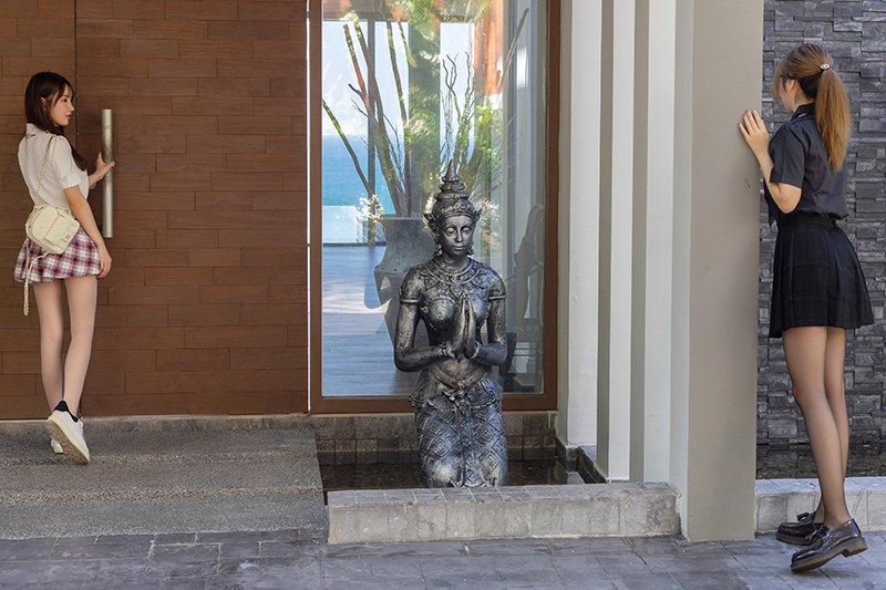 巨乳姐姐王雨纯同周于希相互舔舐爱抚