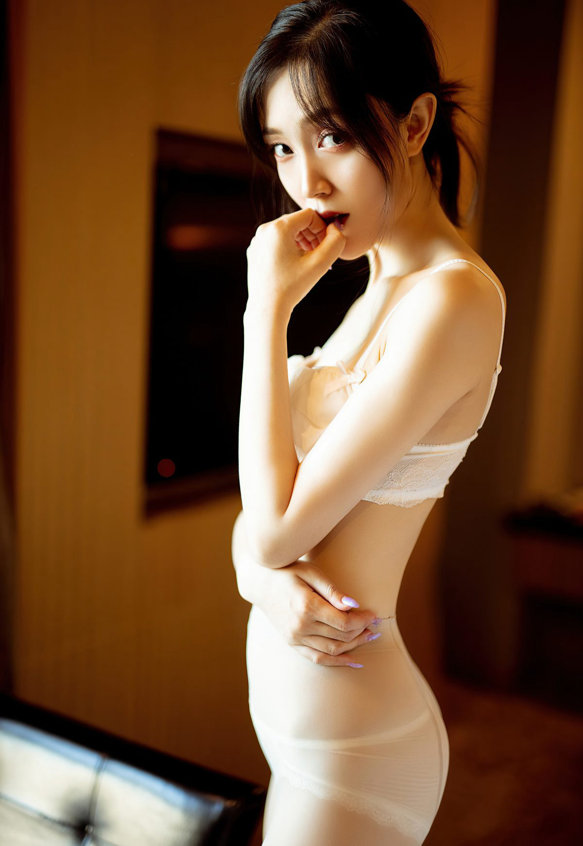 九千柒柒性感秘书制服诱惑肉丝袜极品美腿高清图