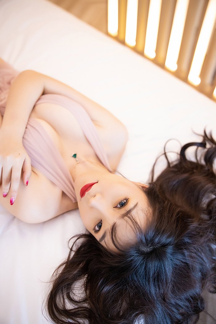 优雅女友芝芝绝色美乳疯狂暗示你