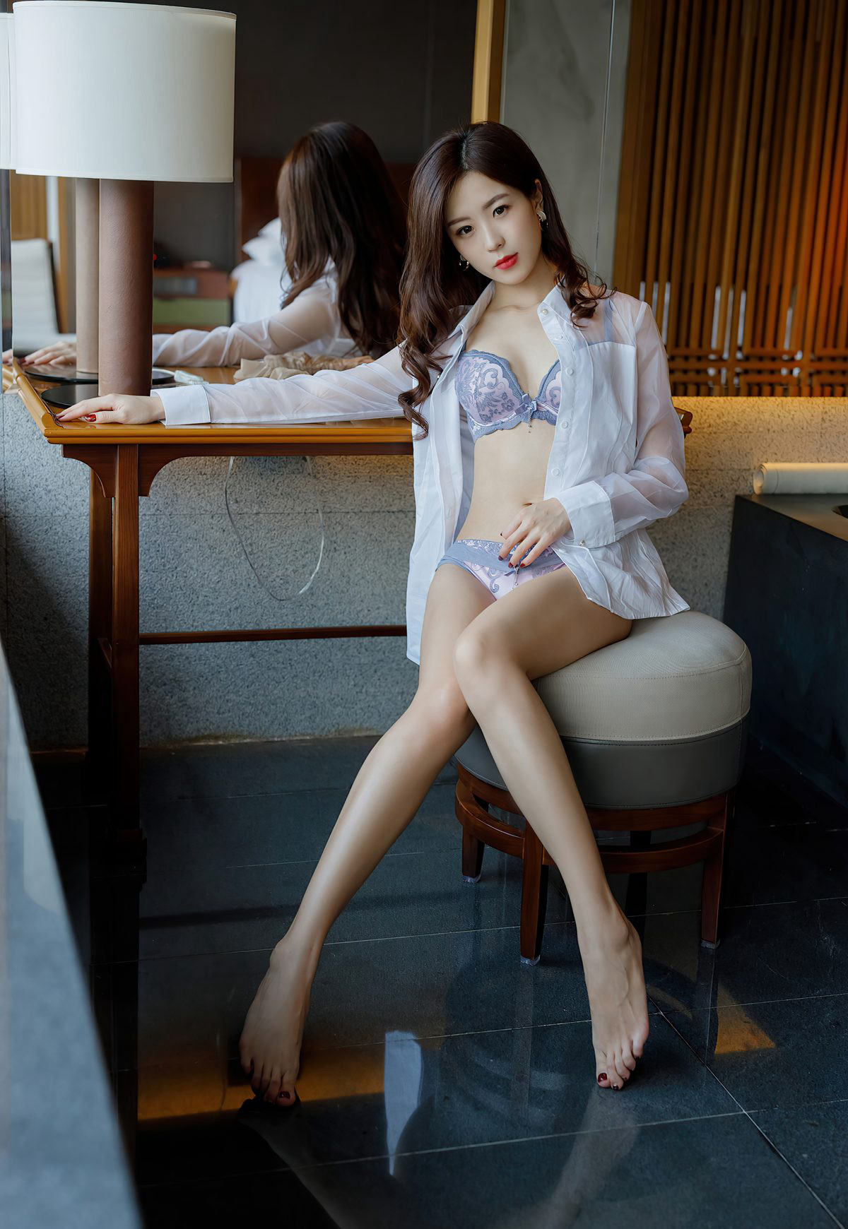 爱蜜社性感女神杨紫嫣性感制服诱惑肉丝美腿玉足