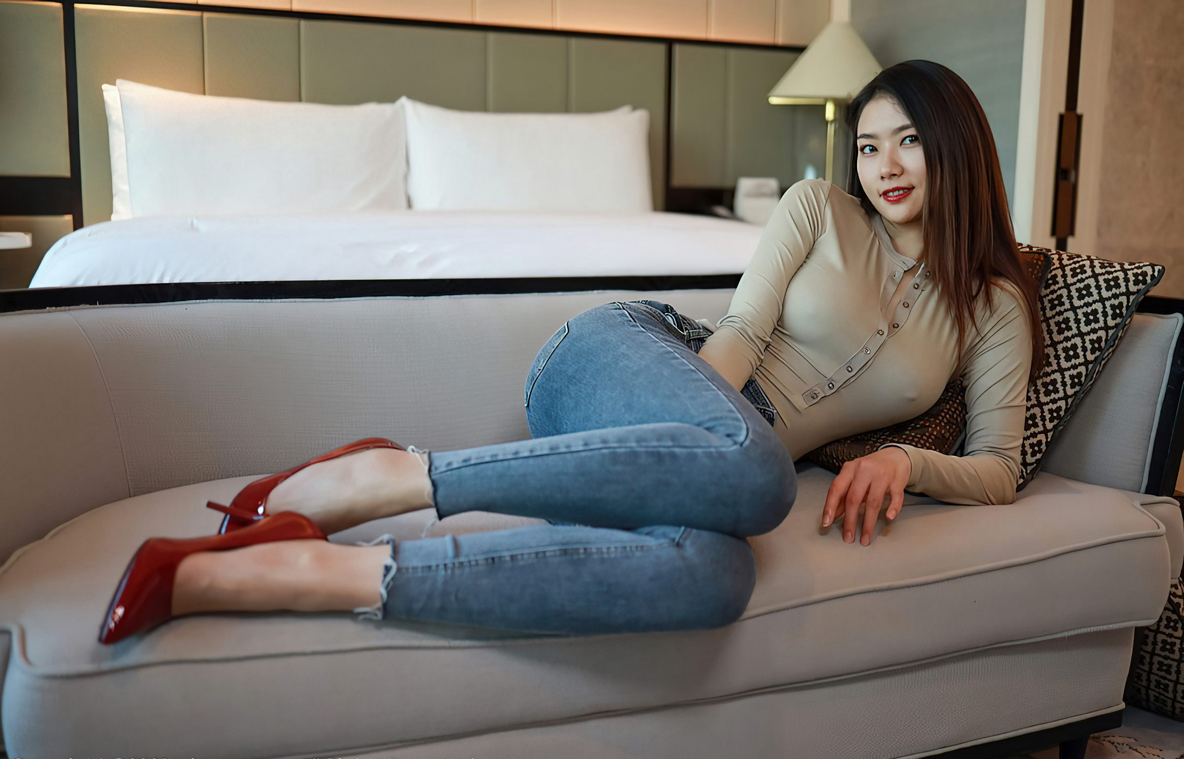 方子萱性感紧身牛仔裤2021诱惑美腿高跟最新图集