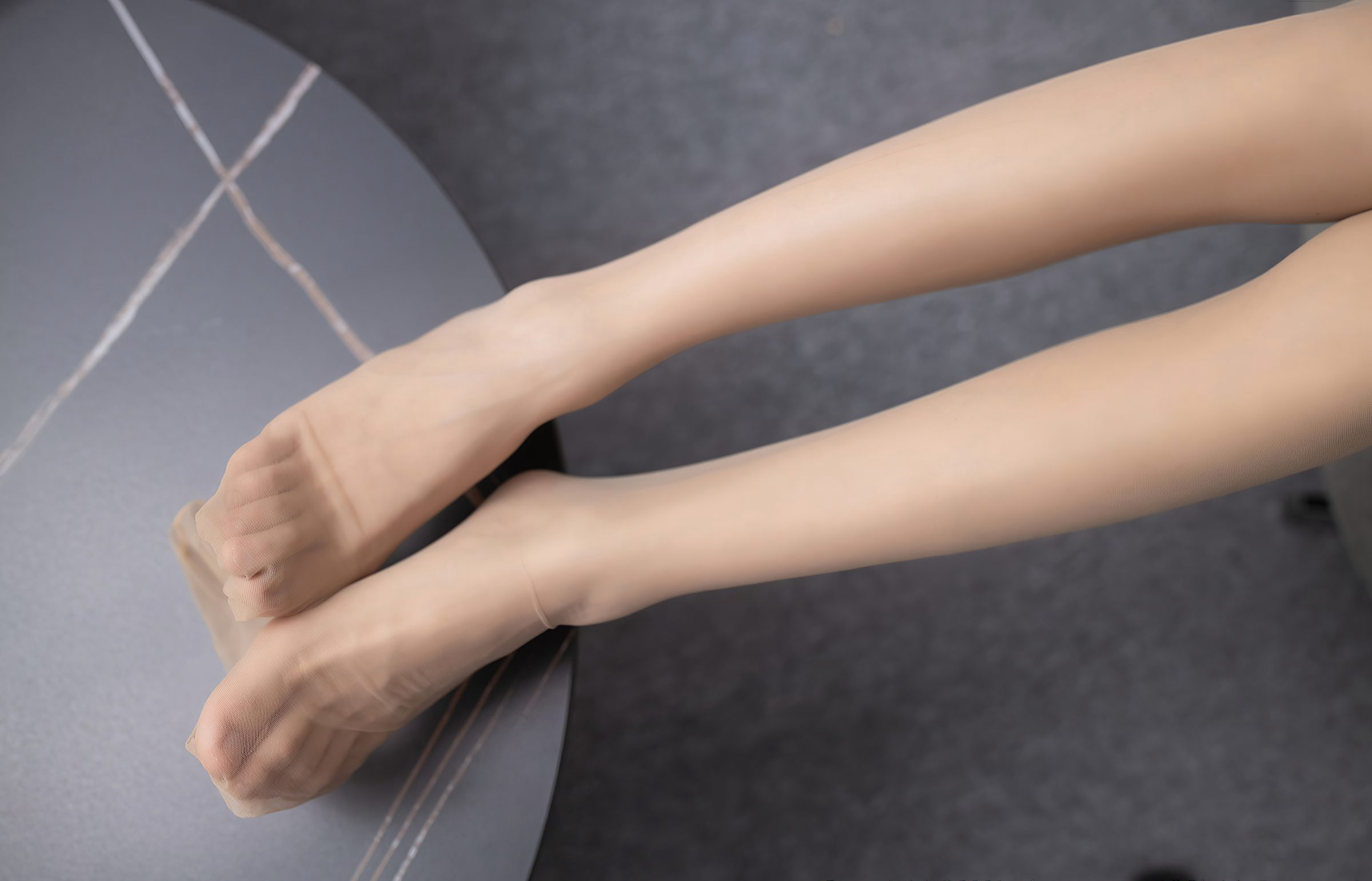 性感的高跟美腿美女秘书陆萱萱为什么在办公室脱丝袜