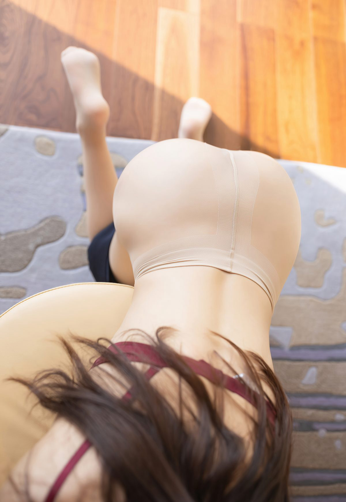 唐安琪2021性感秘书制服丁字裤肉丝袜性感美腿玉足高清图片