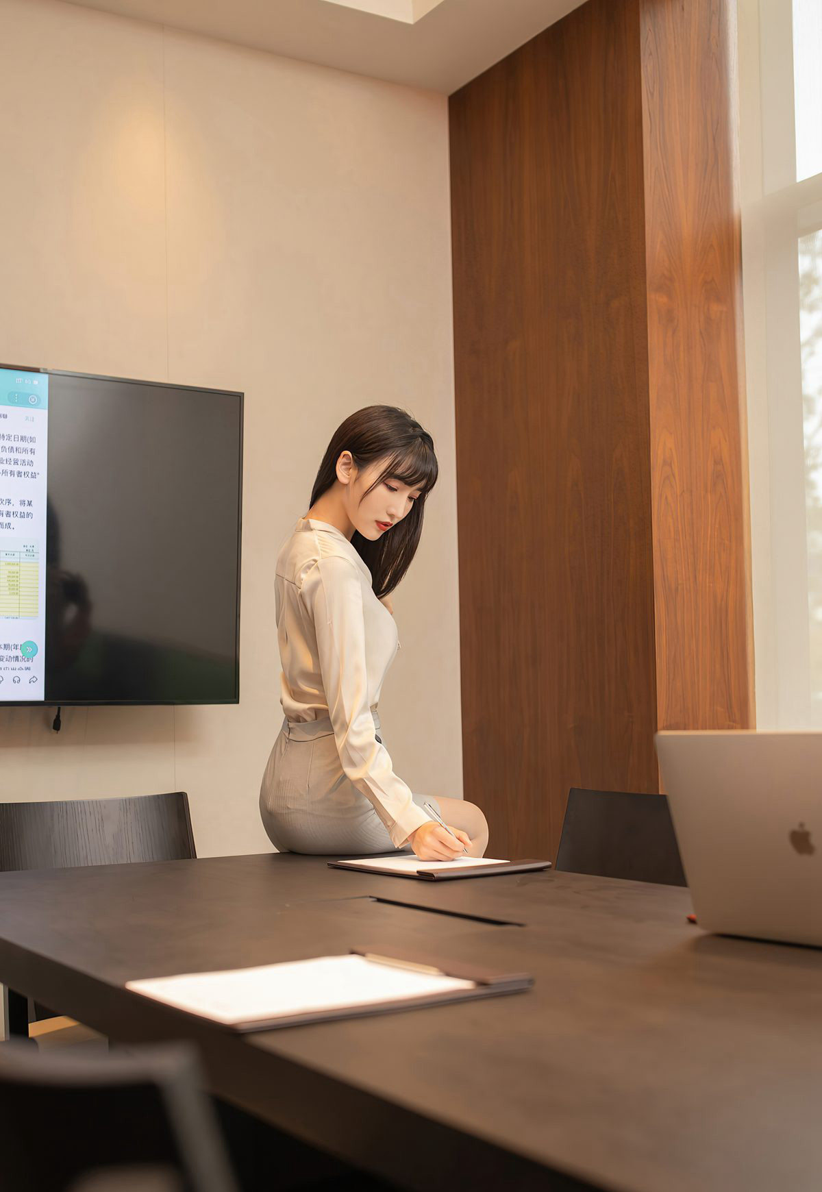 陆萱萱高级白领2021极品美腿高跟肉丝袜玉足制服诱惑