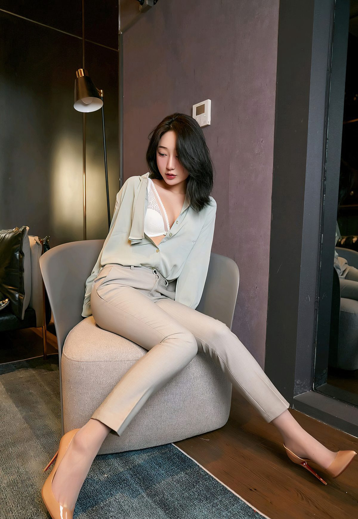 九月生性感白领2021极品超薄肉丝袜美腿制服诱惑