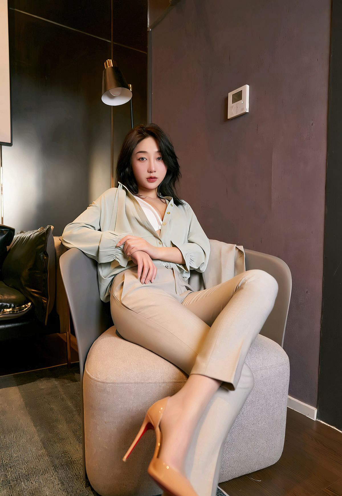 九月生性感白领2021极品超薄肉丝袜美腿制服诱惑