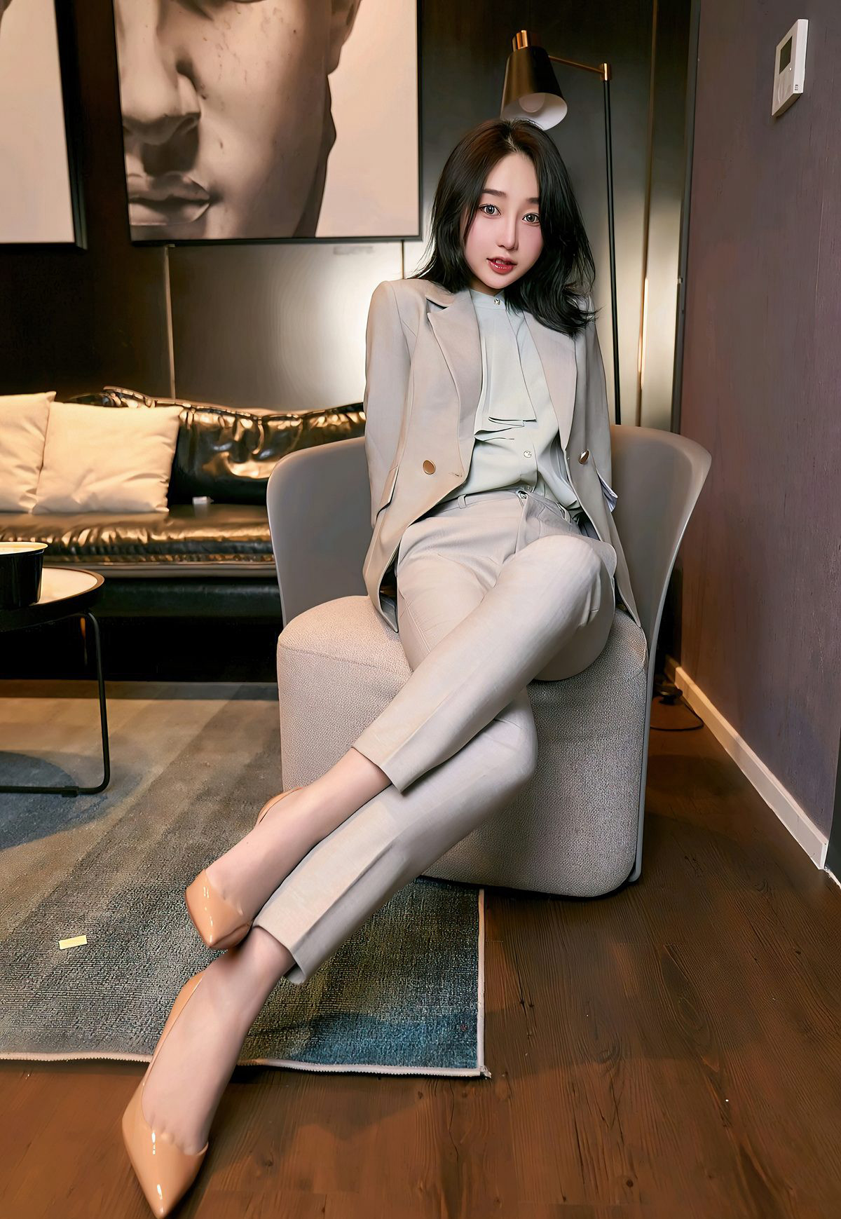 九月生性感白领2021极品超薄肉丝袜美腿制服诱惑