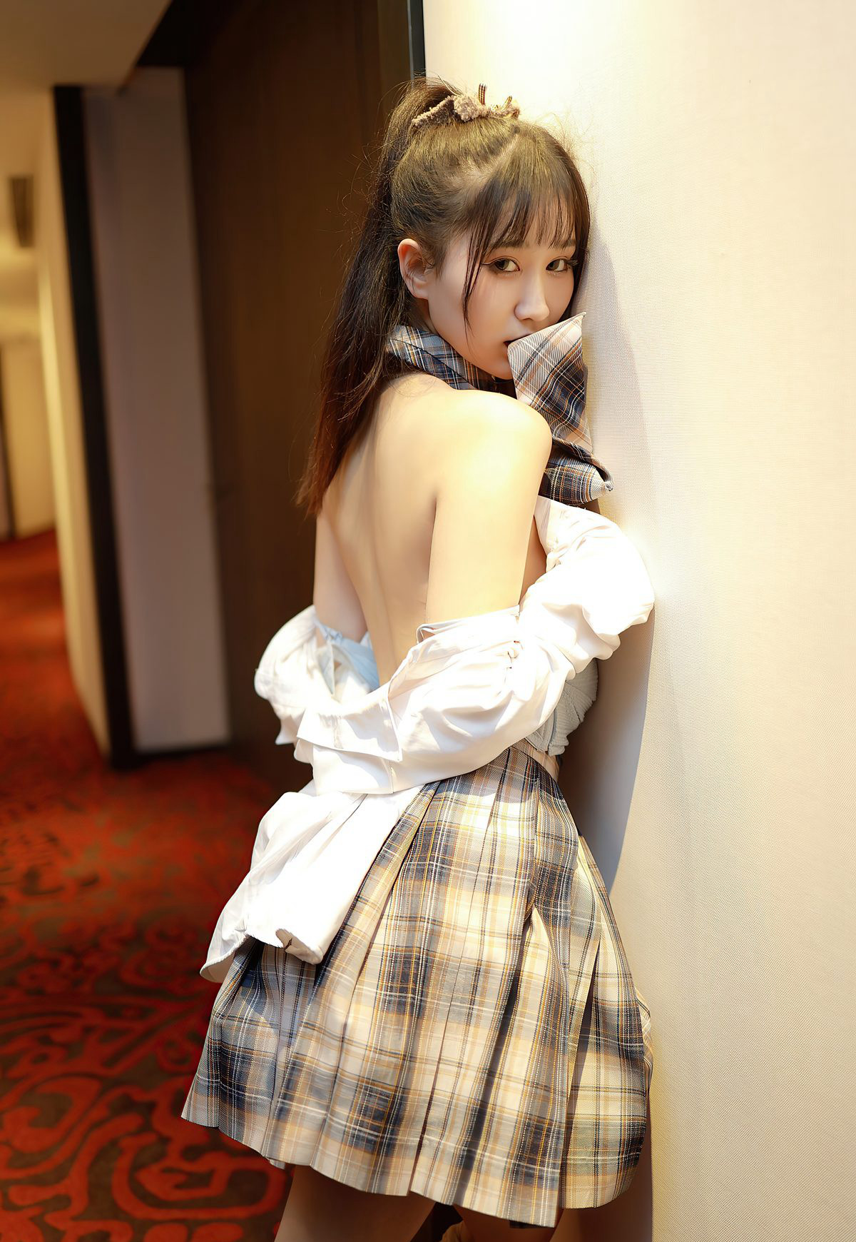 小果冻儿肉丝无内诱惑美腿制服百褶裙性感高清姿势图片