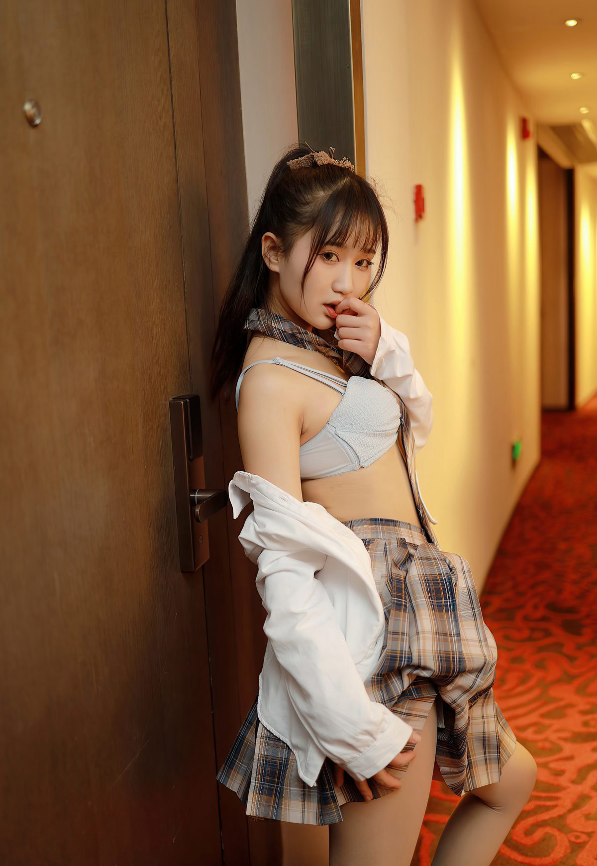 小果冻儿肉丝无内诱惑美腿制服百褶裙性感高清姿势图片