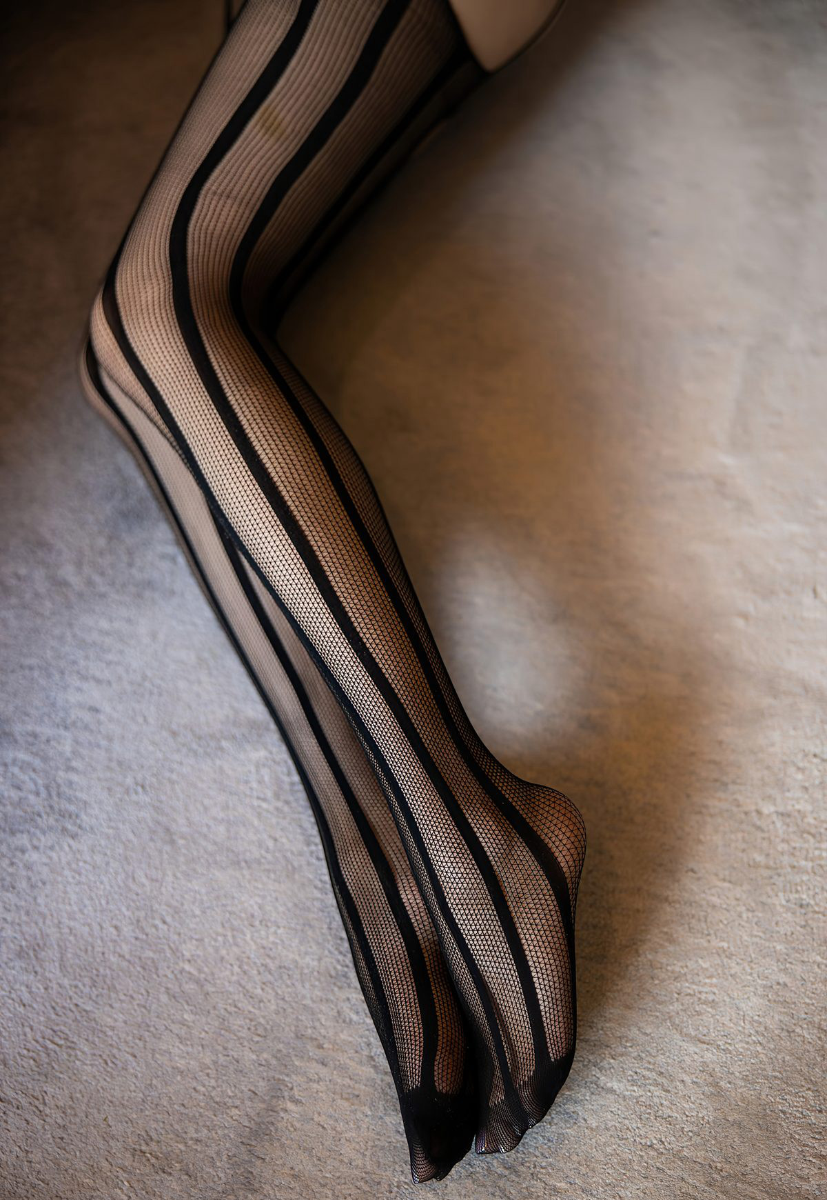 芝芝Booty2021性感丁字裤诱惑高翘臀姿势黑色条纹丝袜高跟