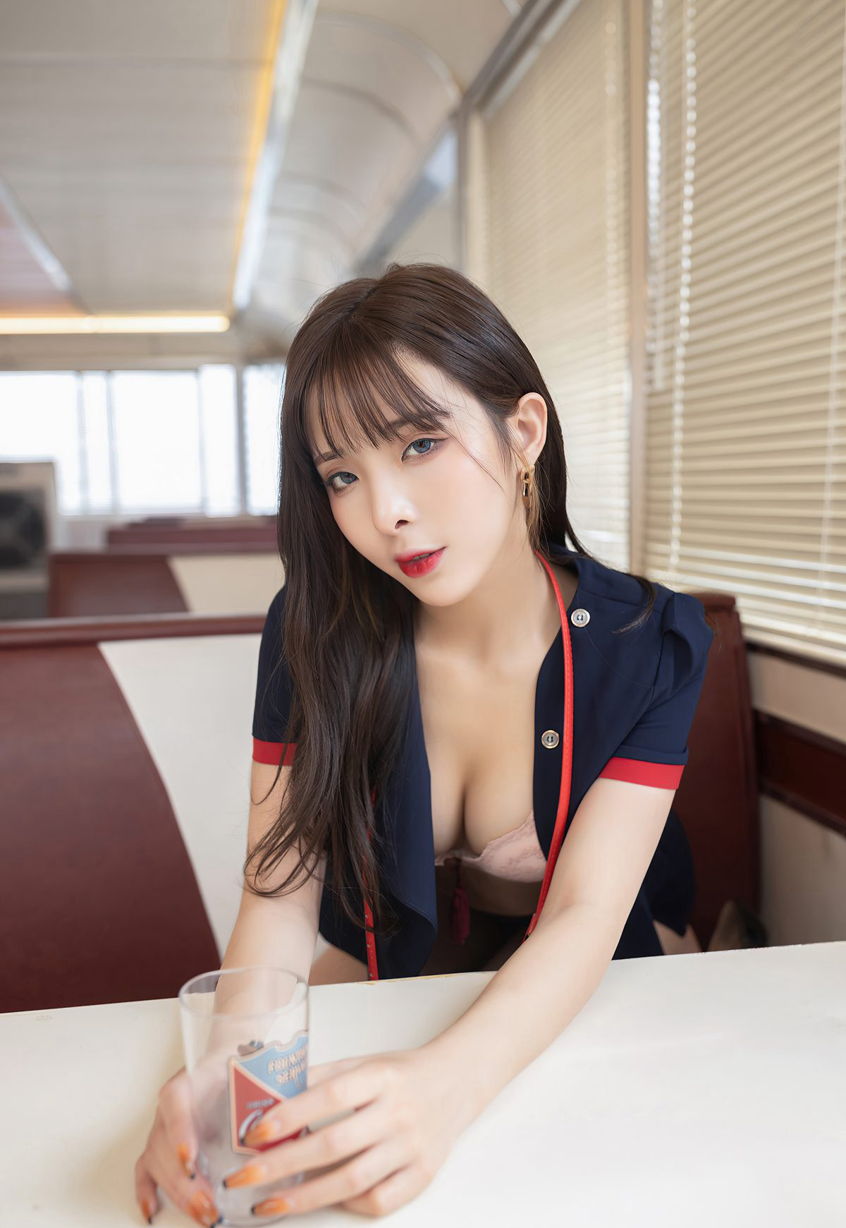 陈小喵脱肉丝袜玉足性感空姐制服高翘臀姿势进入