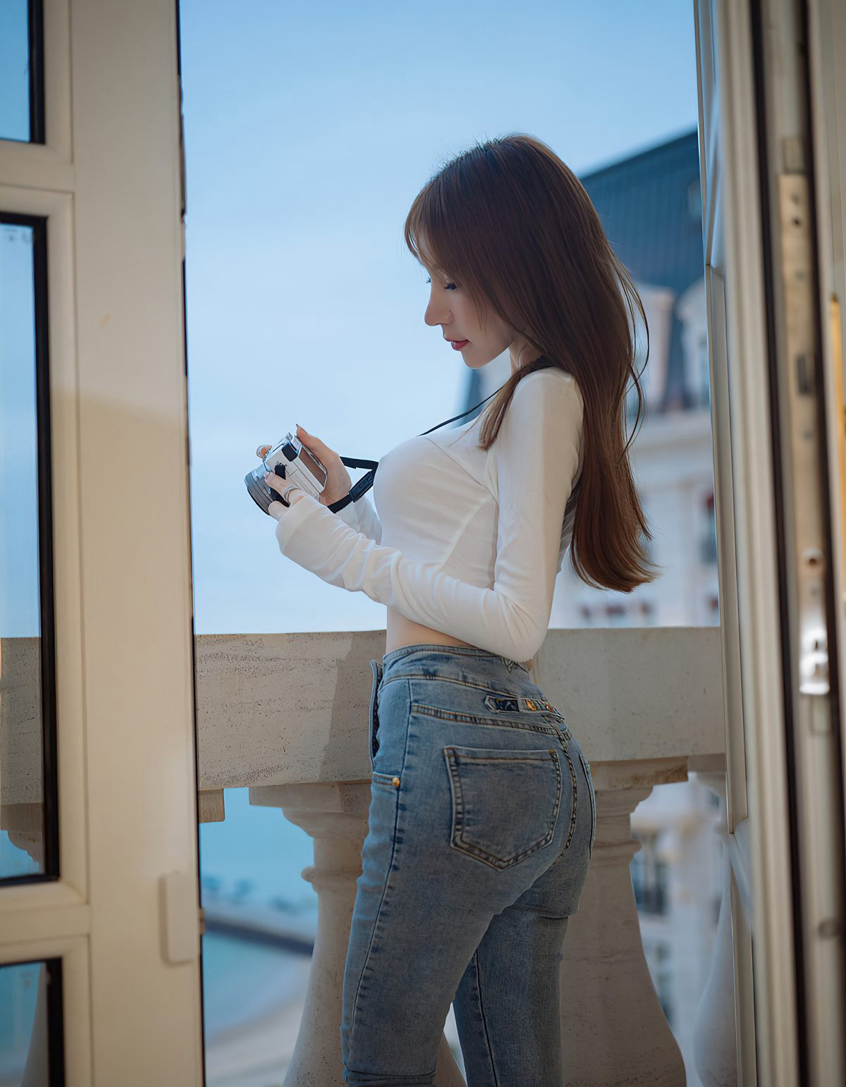 周于希Sandy2021高清紧身牛仔裤丰满高翘臀姿势肉丝袜玉足