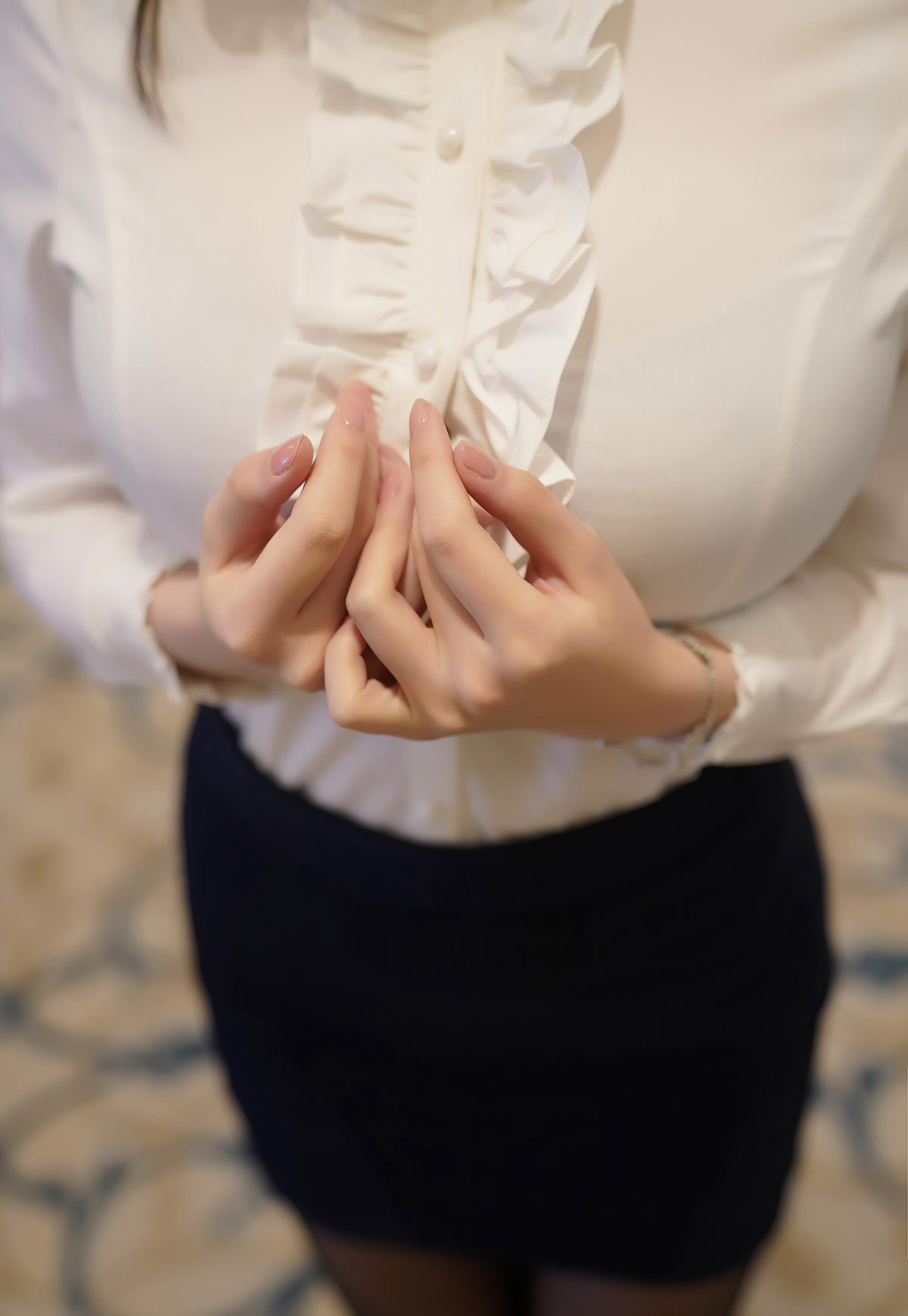 糯美子剧情系列性感白领秘书黑丝高跟裸胸美女2021