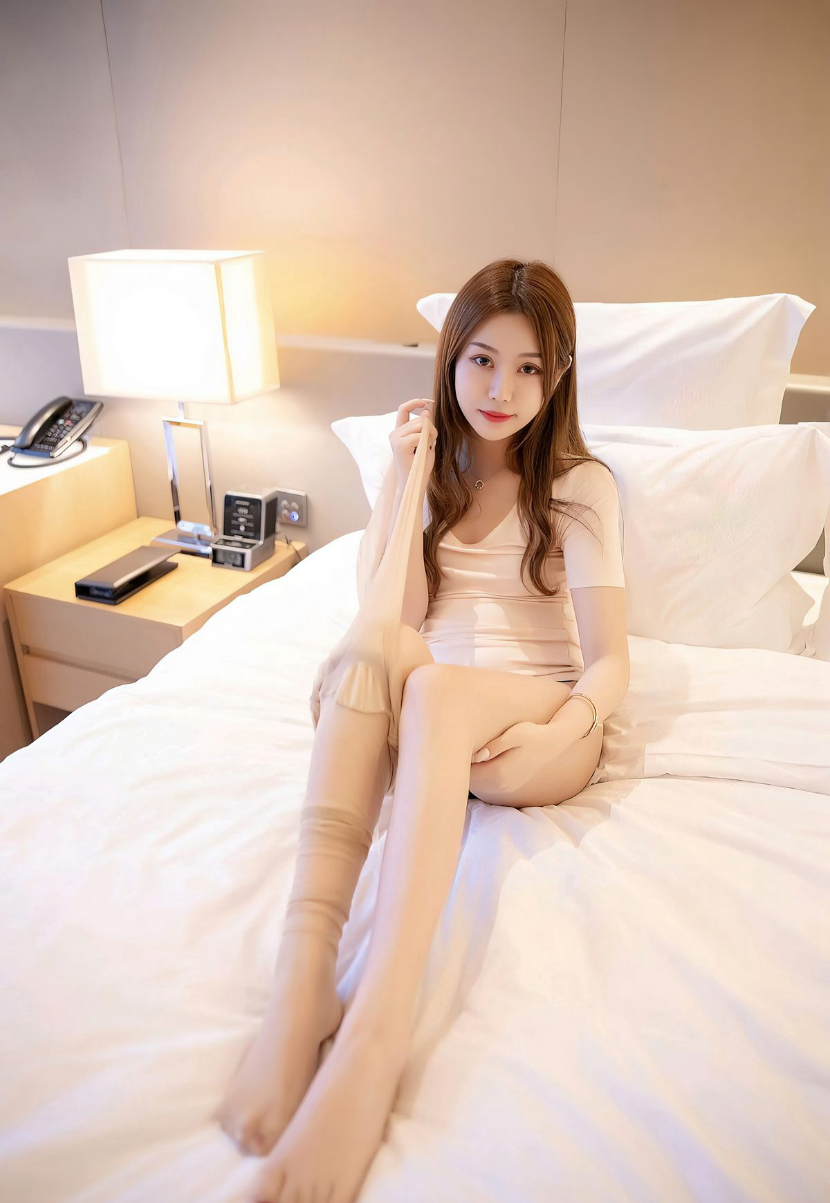 肉丝袜梦梵极品美腿风骚床上姿势妹子套图